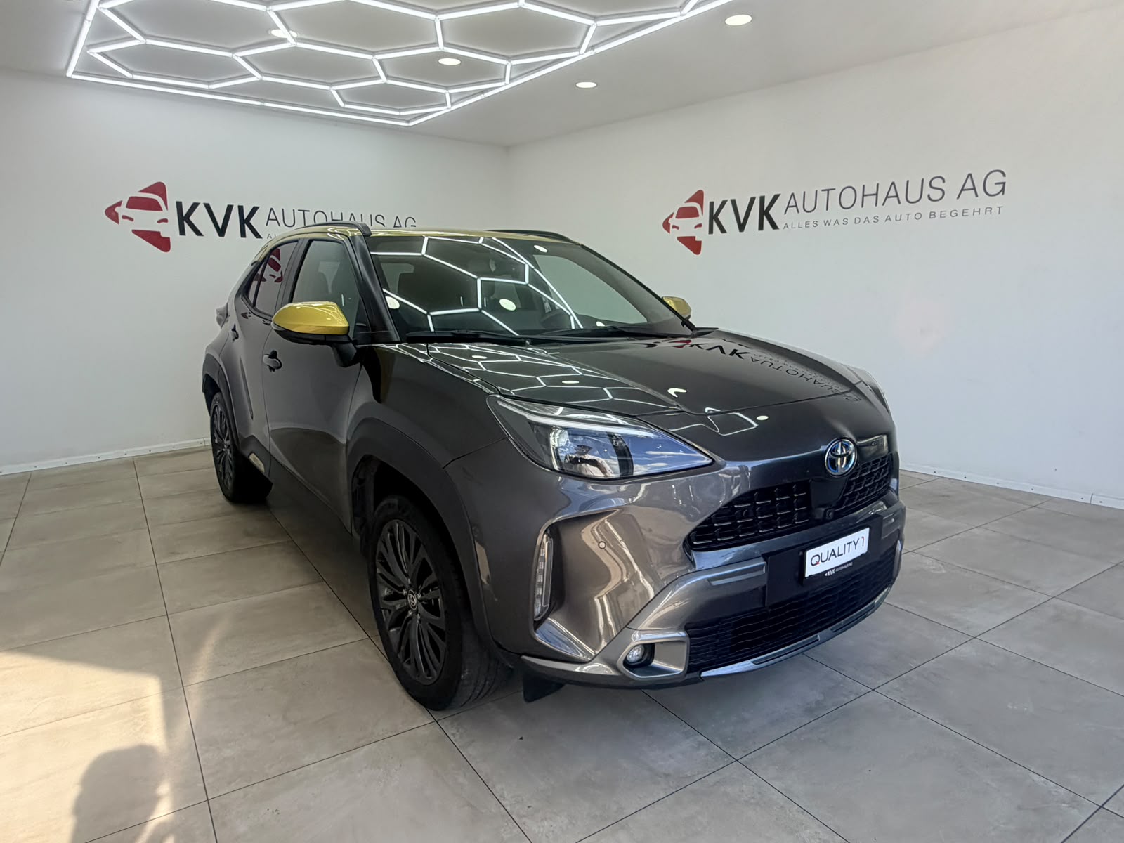 TOYOTA Yaris Cross 1.5 Adventure e-CVT AWD-i | CH-FAHRZEUG | 4x4 | 15 JAHRE GARANTIE |-showroom-element-3