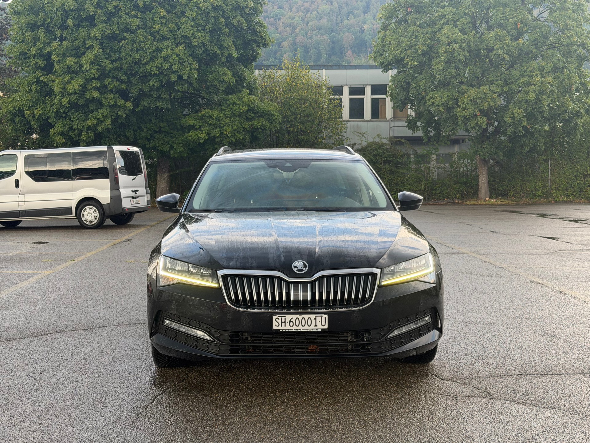 SKODA Superb 2.0 TDi Ambition DSG-image-1