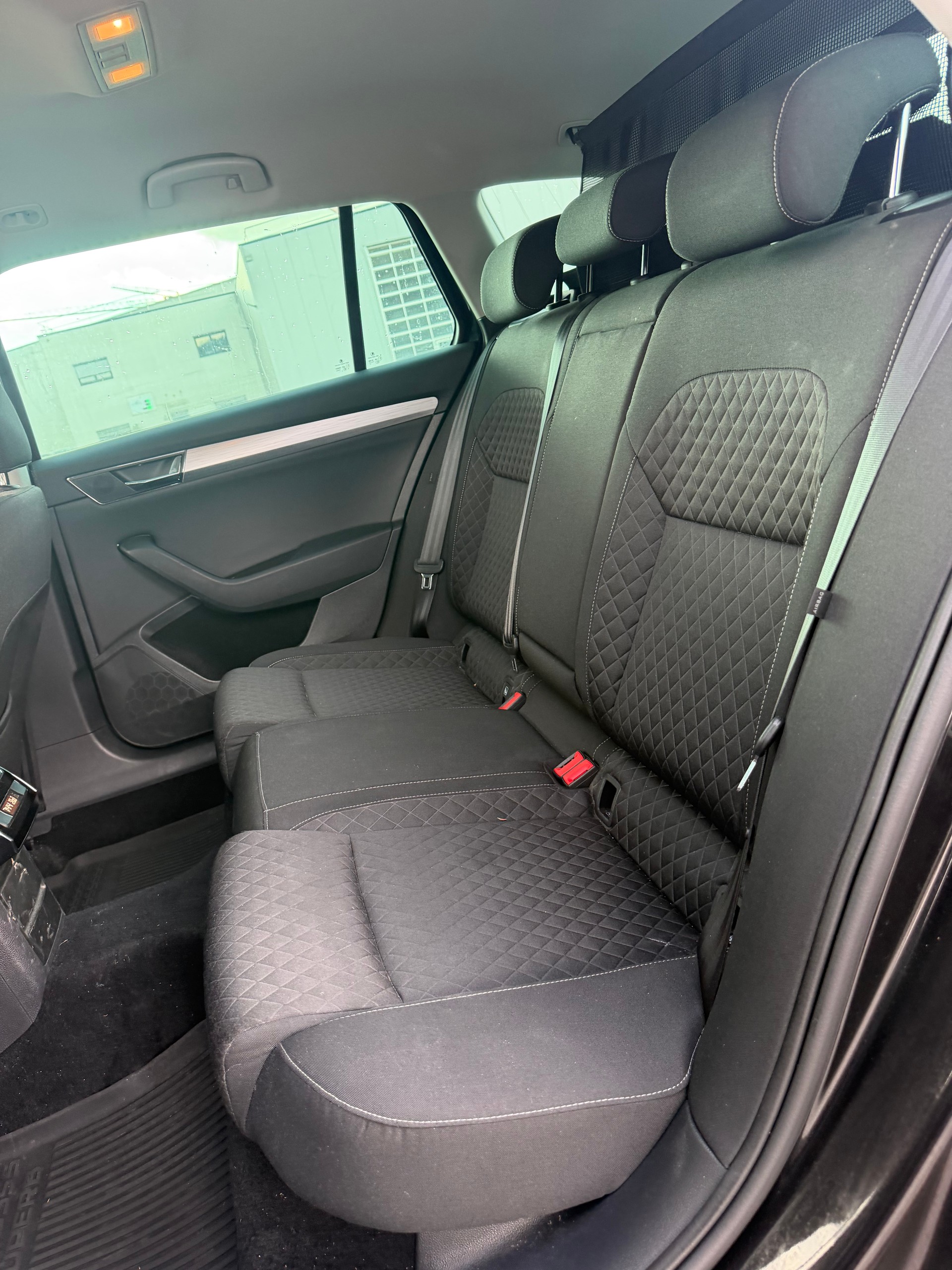 SKODA Superb 2.0 TDi Ambition DSG-image-8