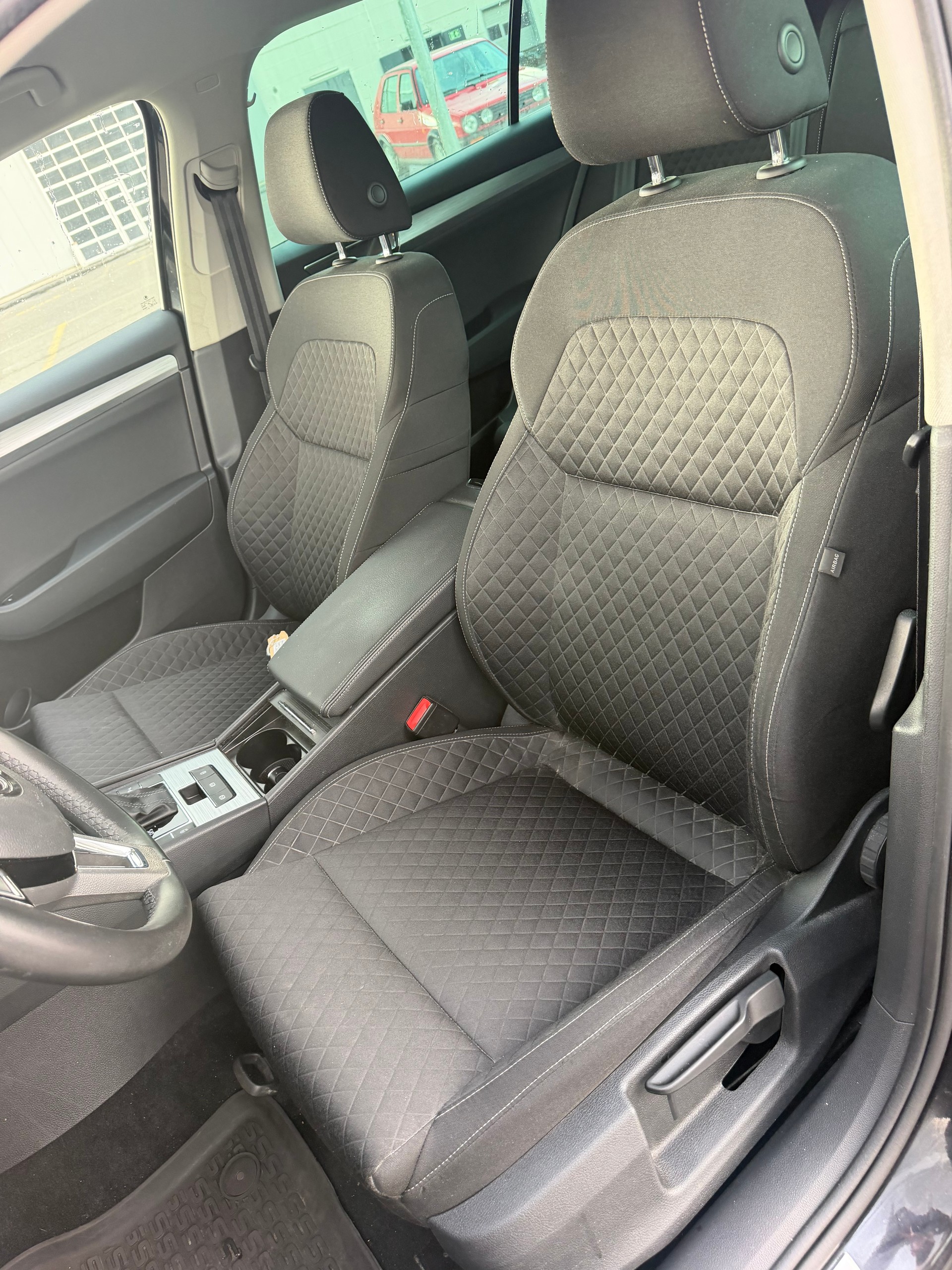 SKODA Superb 2.0 TDi Ambition DSG-image-9
