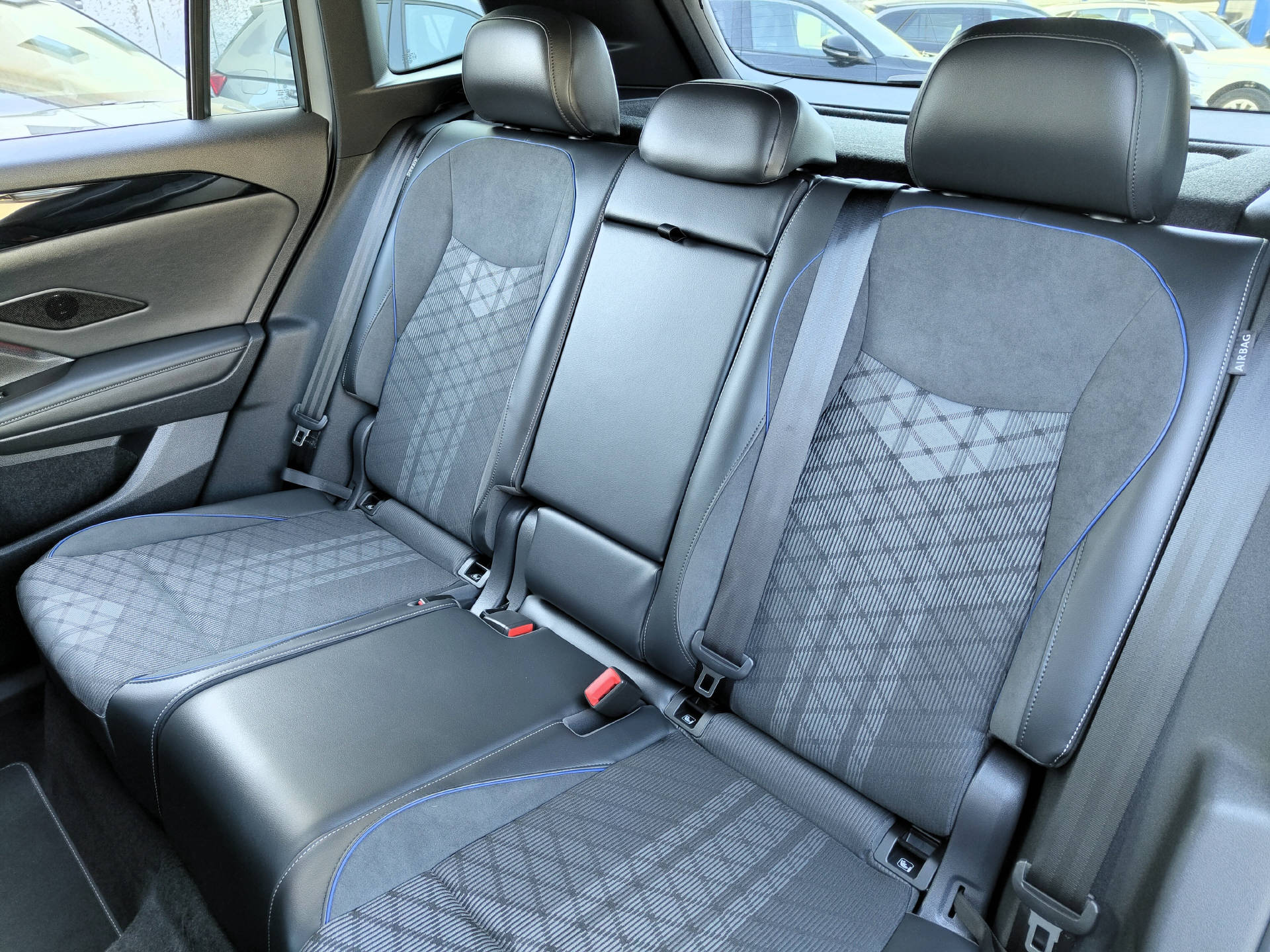 VW Tiguan 2.0 TSI R-Line DSG 4Motion-image-6