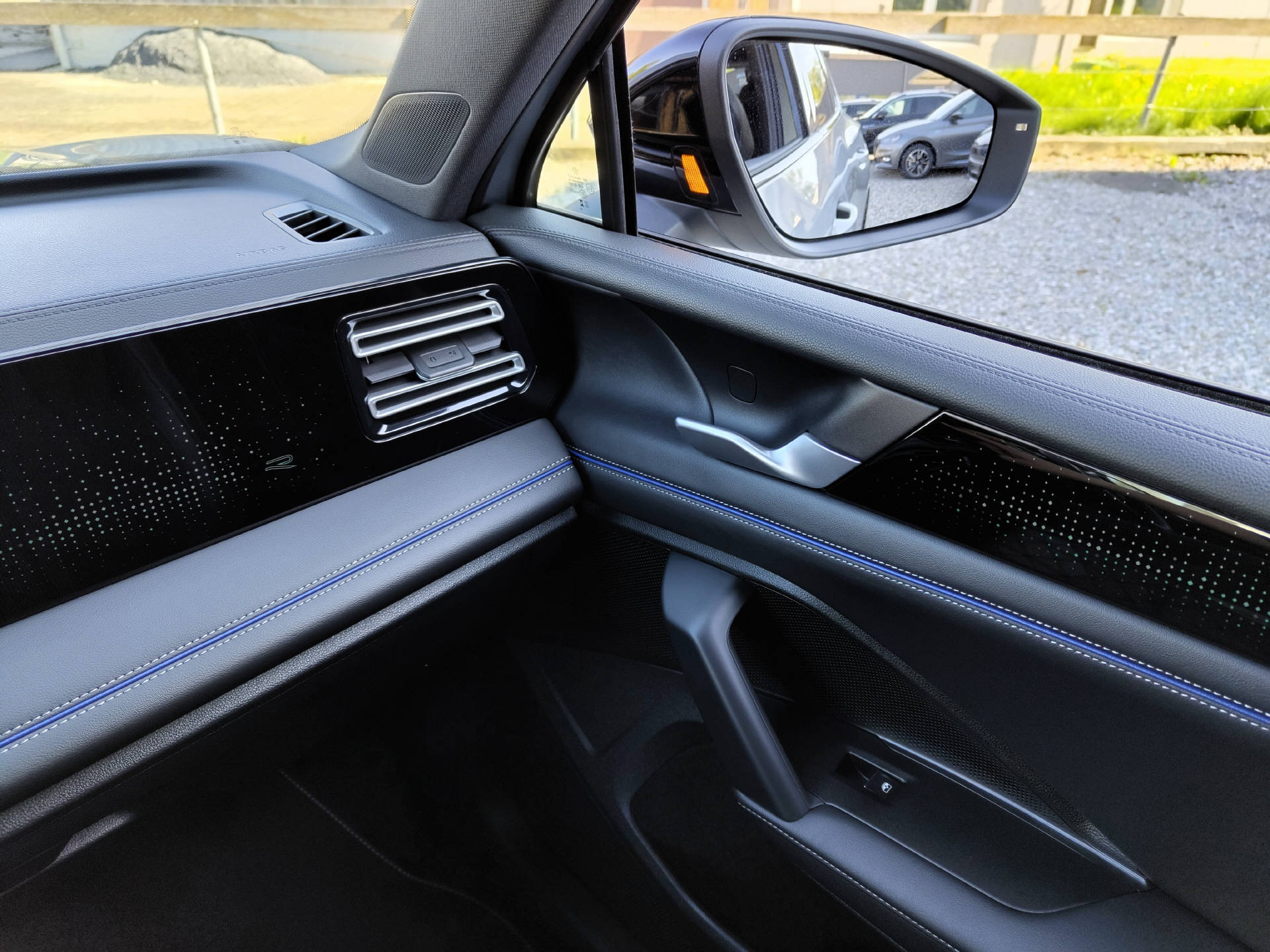 VW Tiguan 2.0 TSI R-Line DSG 4Motion-image-12