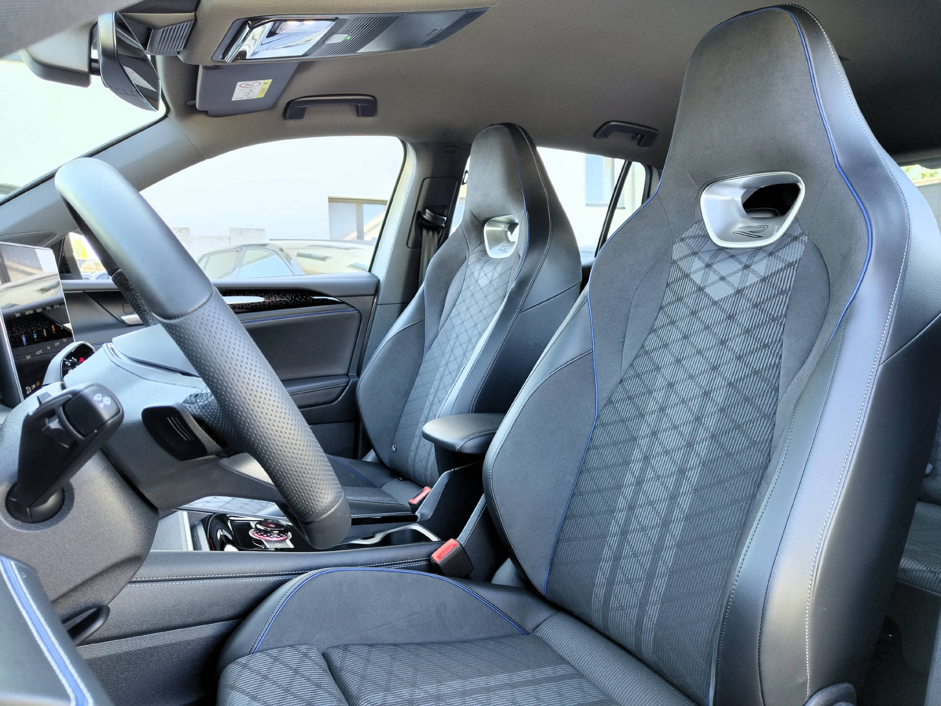 VW Tiguan 2.0 TSI R-Line DSG 4Motion-image-5