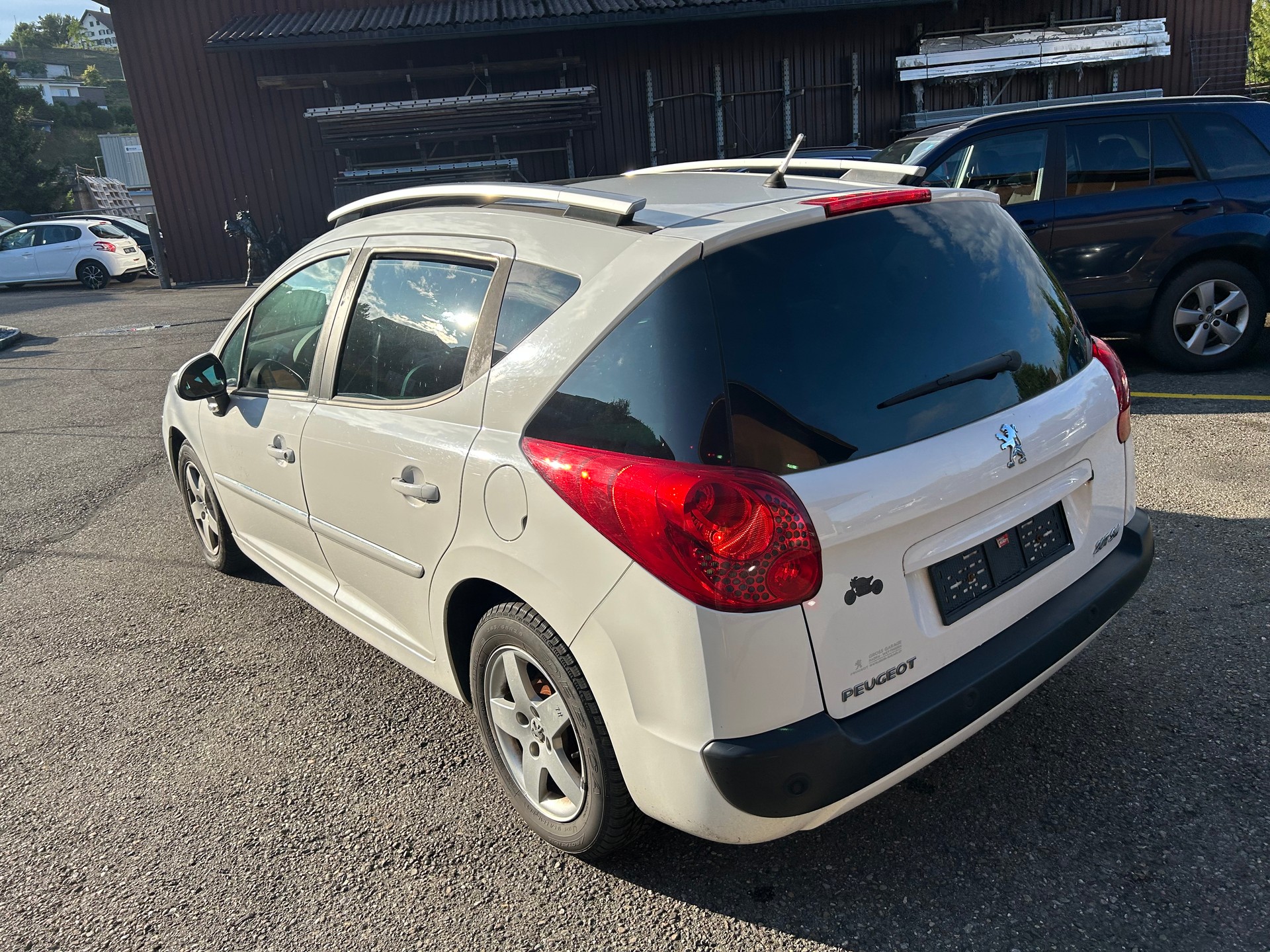 PEUGEOT 207 SW 1.4 16V Trendy Clim-image-3