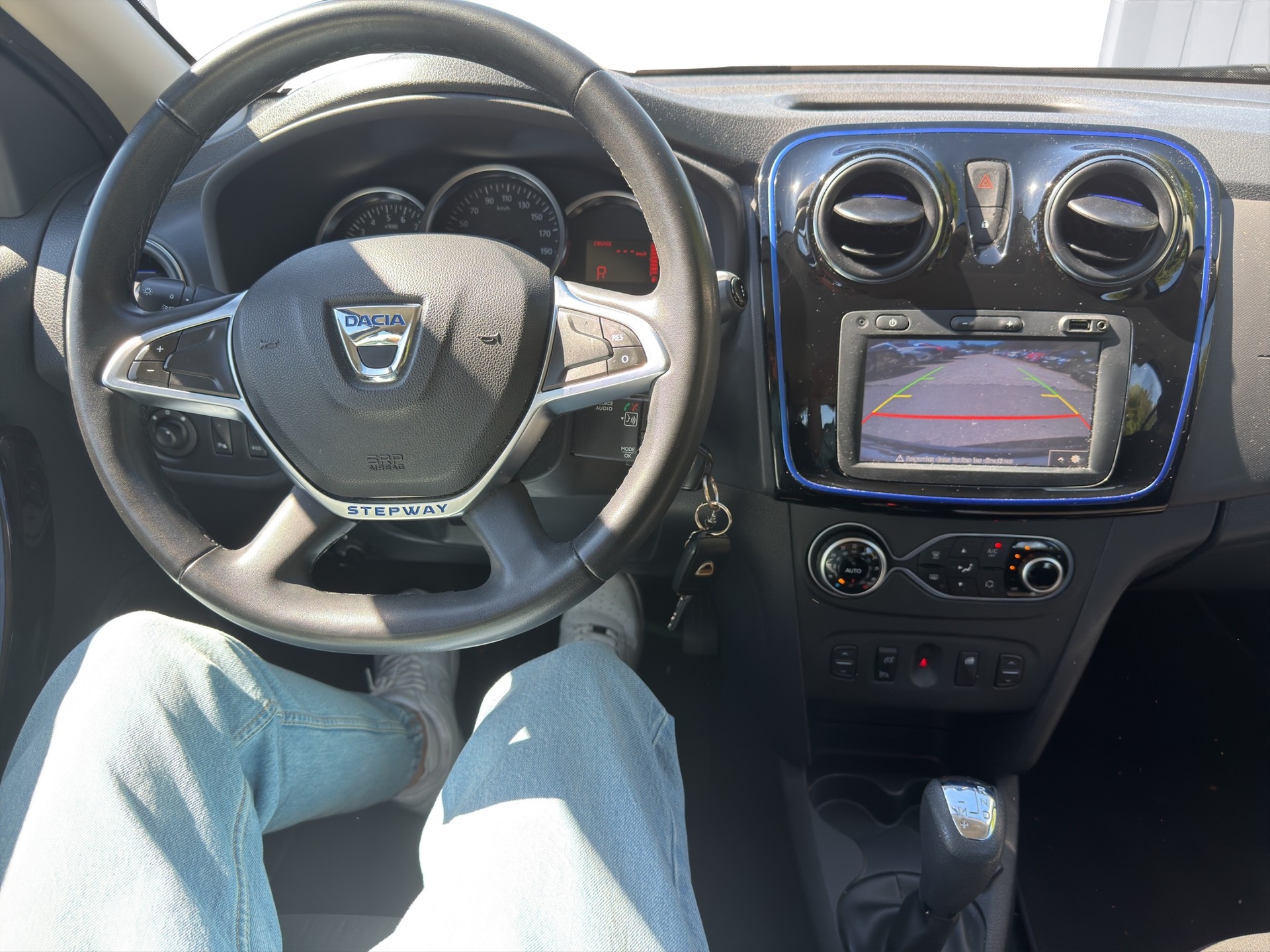 DACIA Sandero Stepway TCe 90 Comfort CVT-image-6