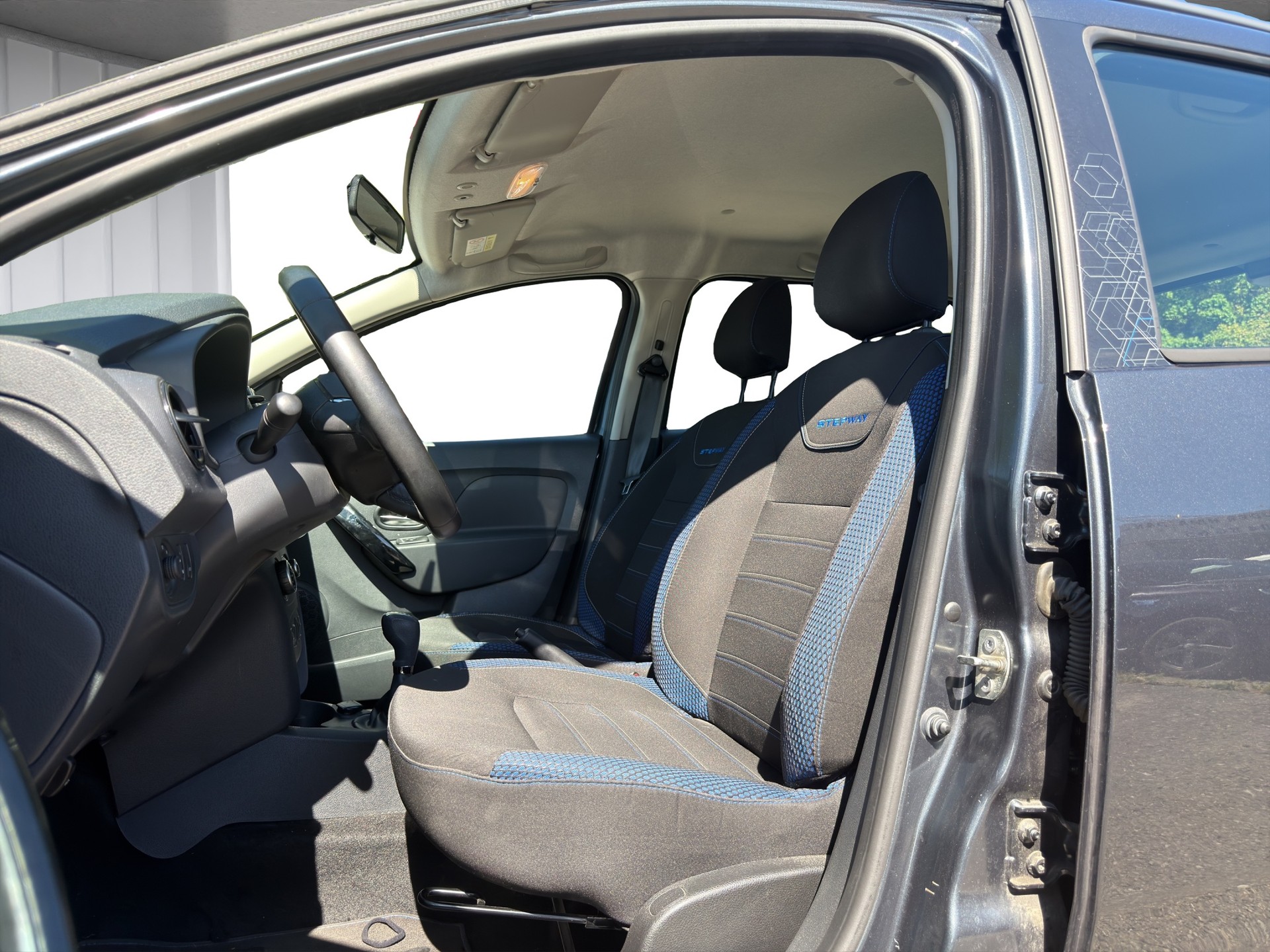 DACIA Sandero Stepway TCe 90 Comfort CVT-image-8