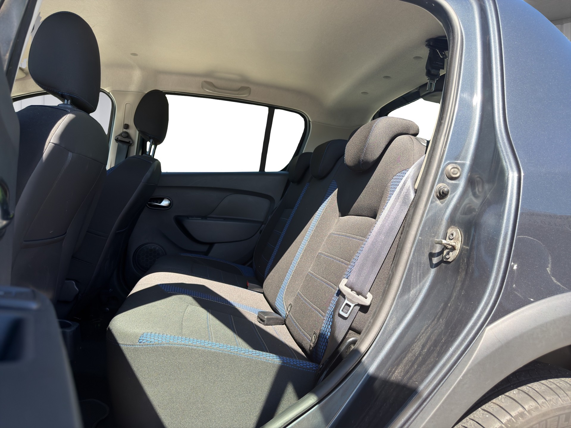 DACIA Sandero Stepway TCe 90 Comfort CVT-image-10