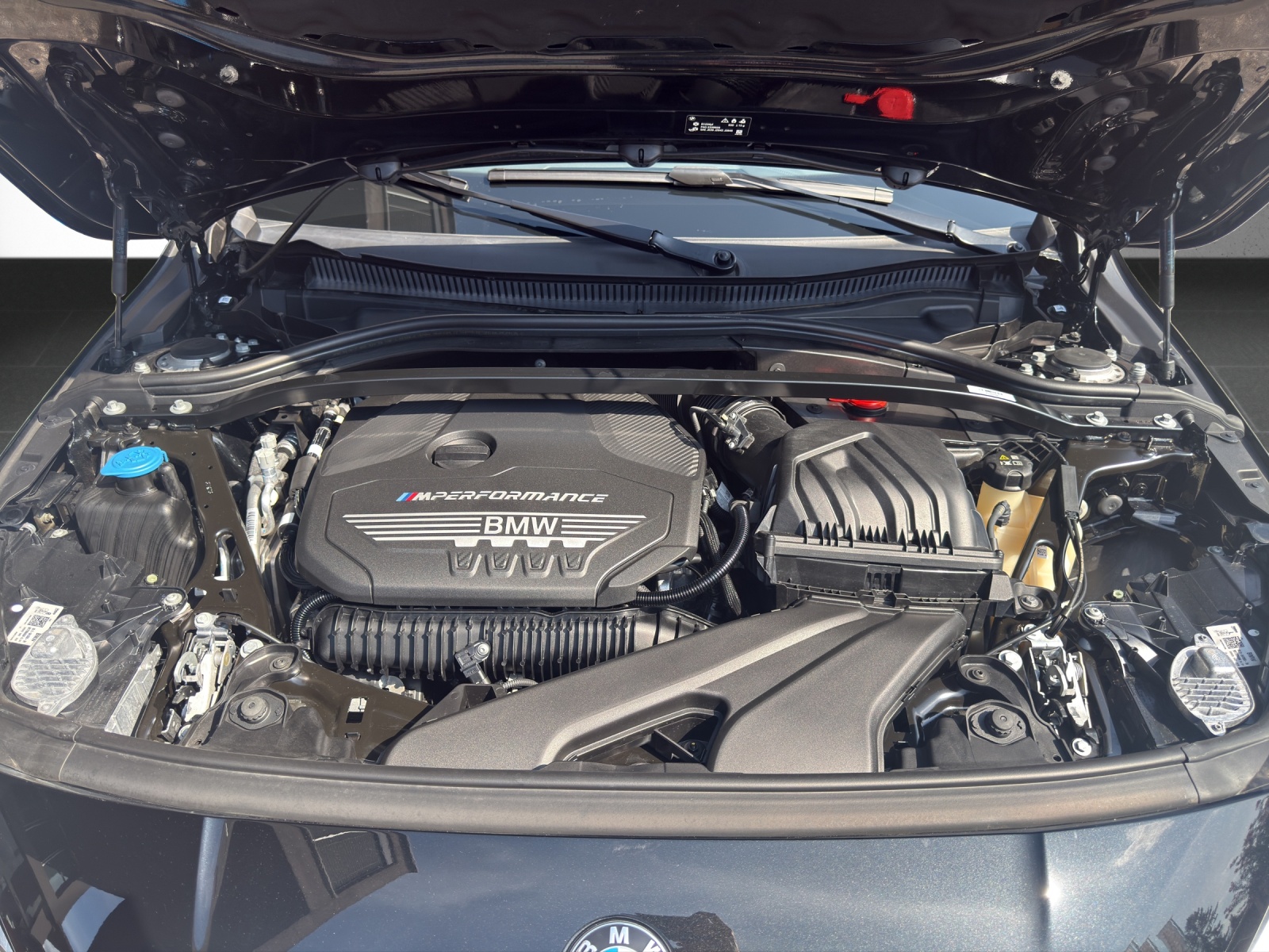 BMW M135i xDrive M Sport Pro Steptronic-image-18