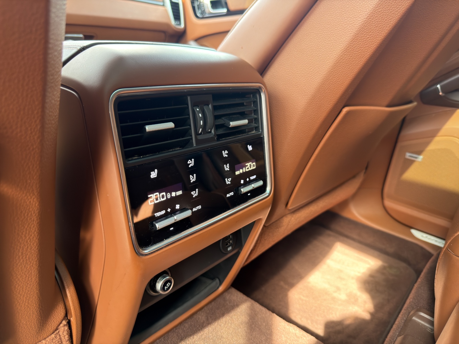 PORSCHE Cayenne S-image-16