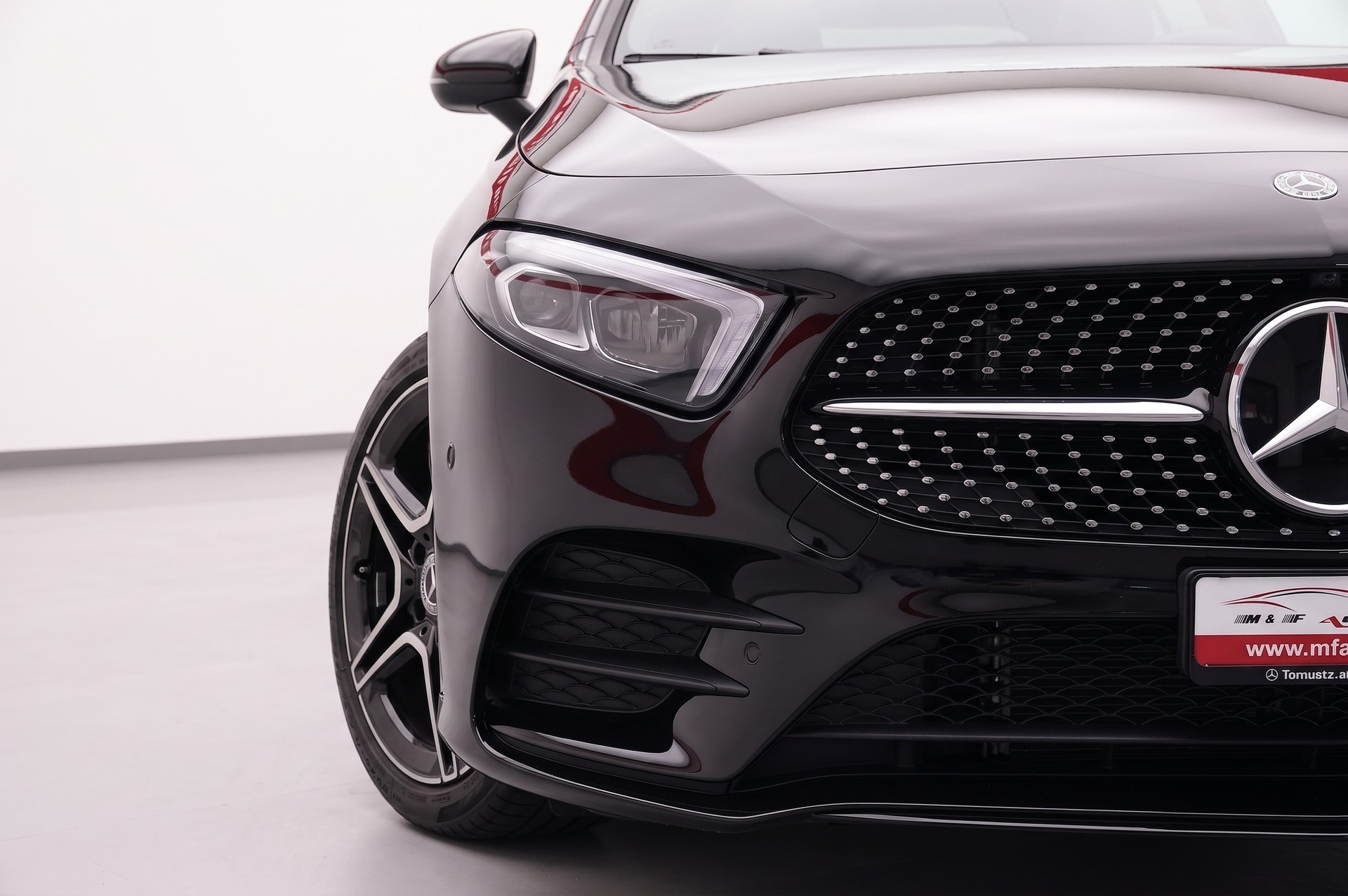 MERCEDES-BENZ A 180 Night Star AMG Line * Premium Plus * Panorama-Schiebedach * Panorama * 360°Kamera* CH FAHRZEUG-image-6