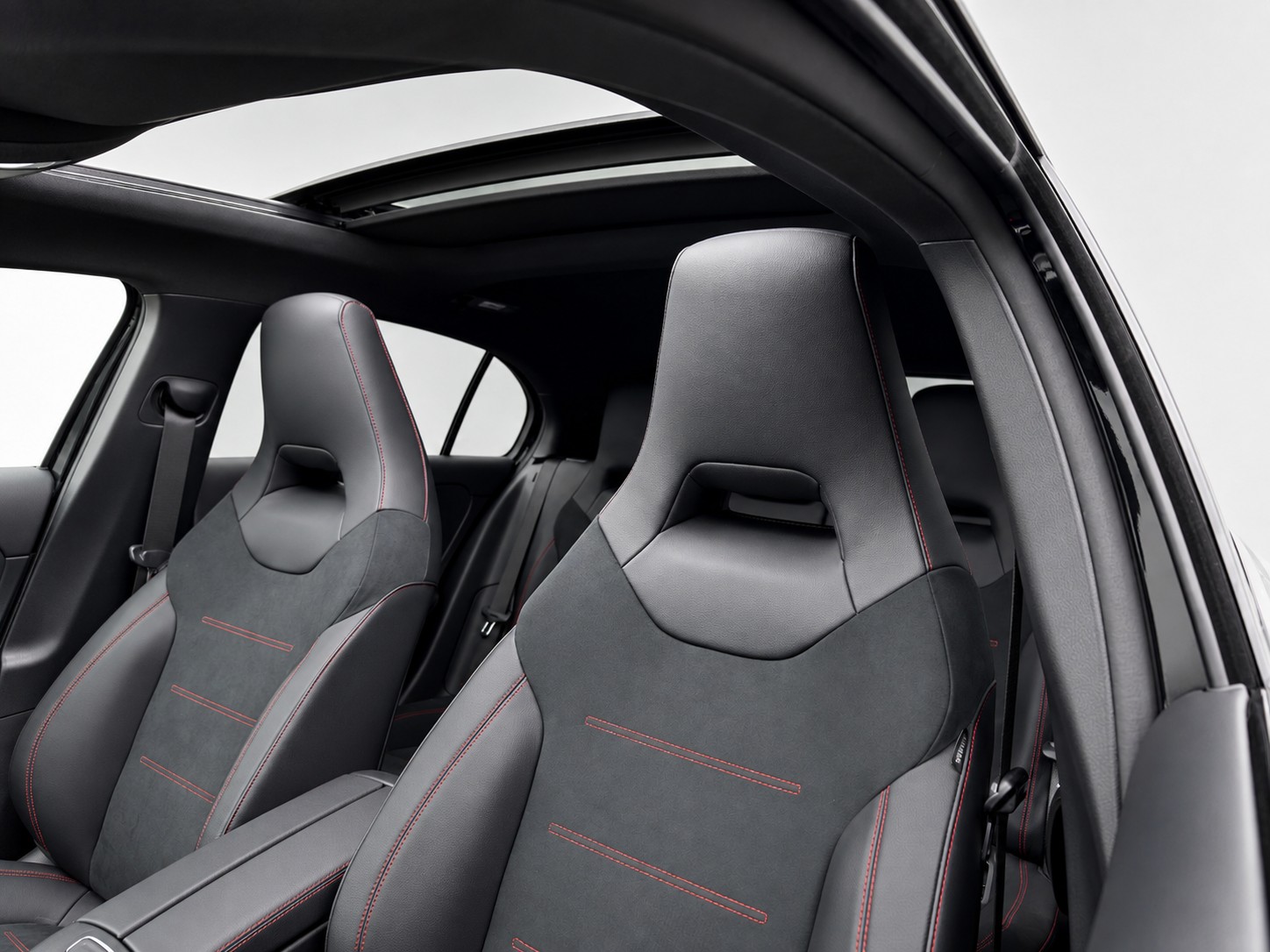 MERCEDES-BENZ A 180 Night Star AMG Line * Premium Plus * Panorama-Schiebedach * Panorama * 360°Kamera* CH FAHRZEUG-image-19