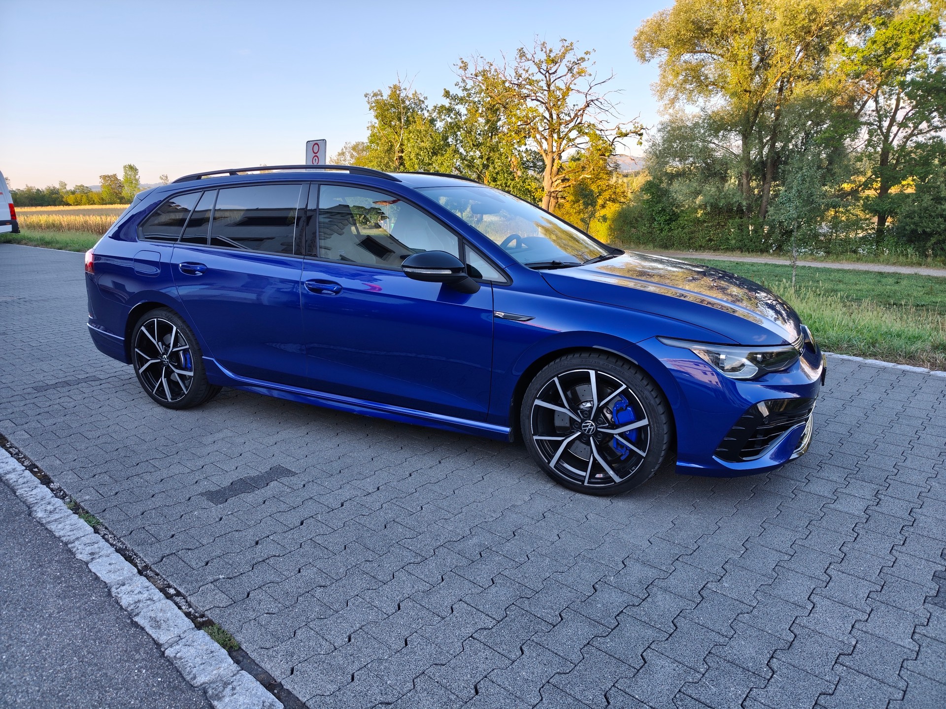 VW 2.0 TSI R DSG 4motion-image-2