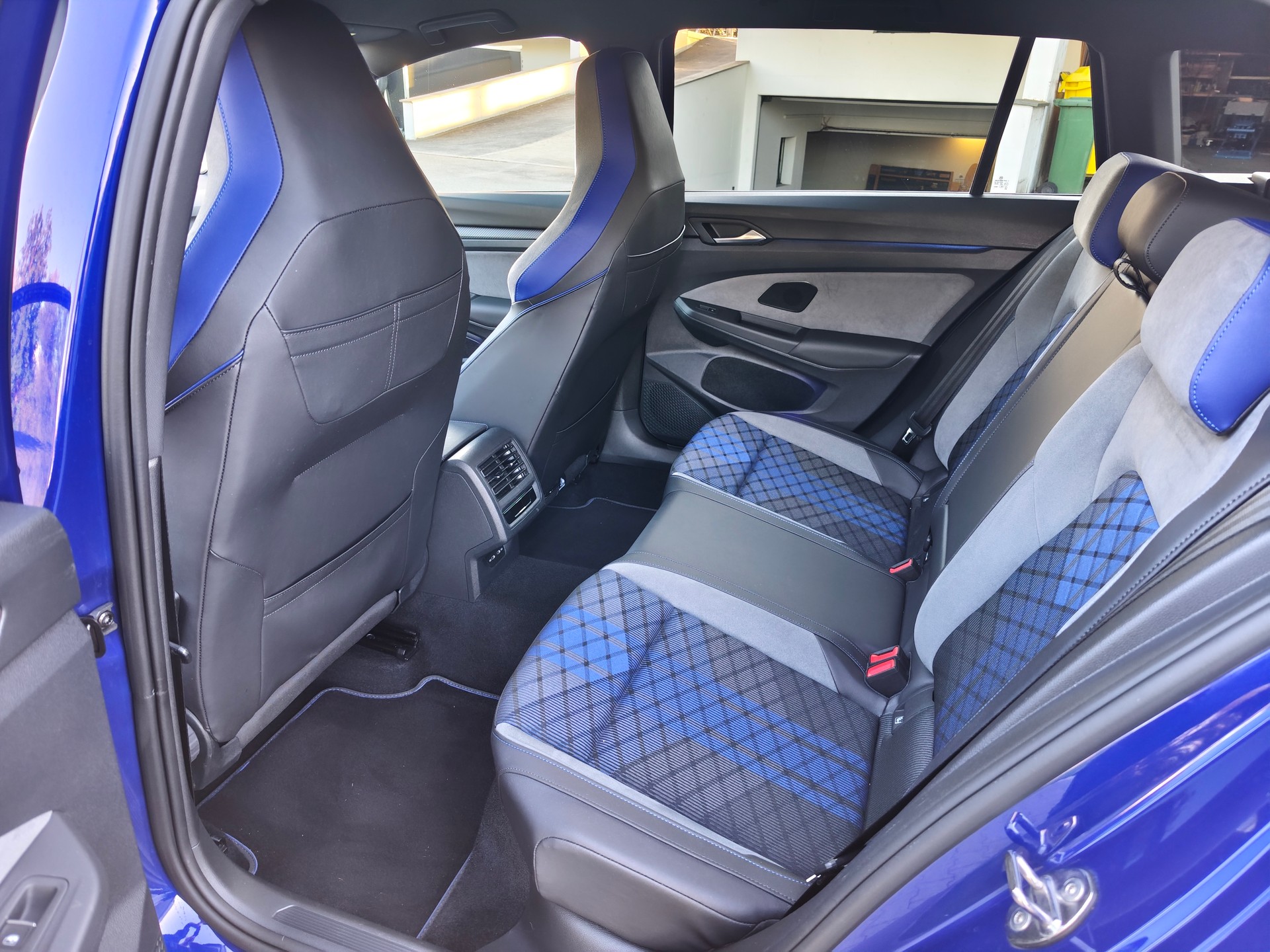 VW 2.0 TSI R DSG 4motion-image-12