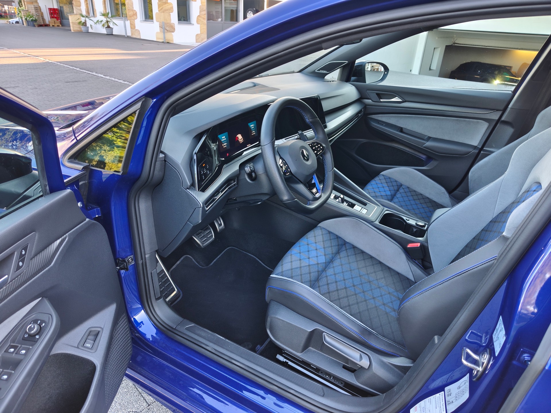 VW 2.0 TSI R DSG 4motion-image-10