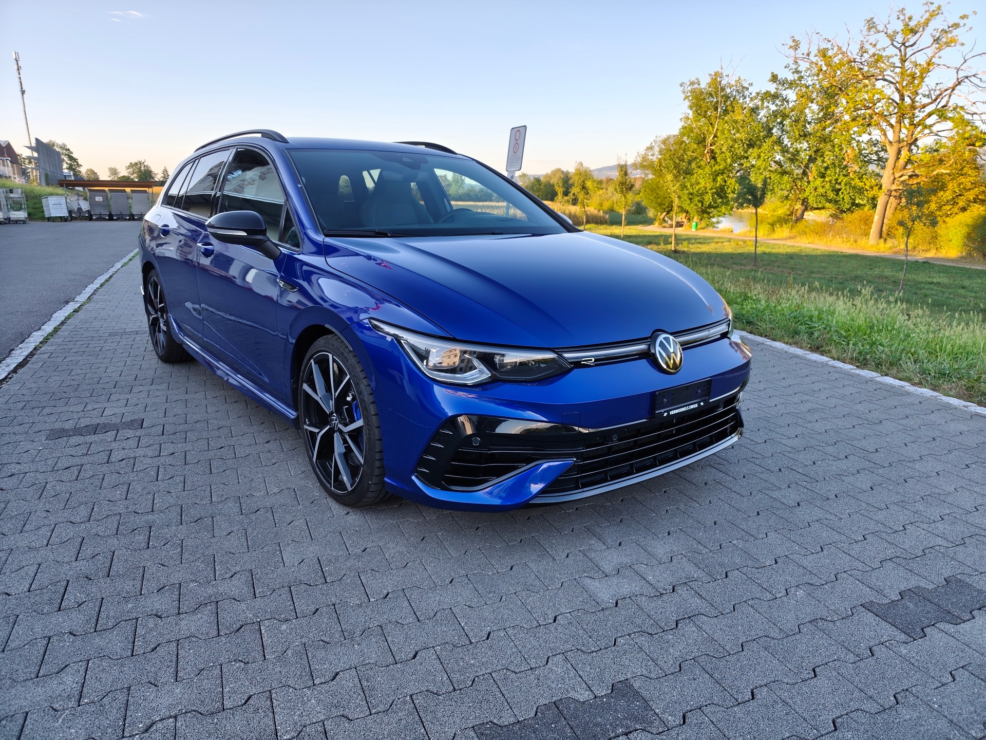 VW 2.0 TSI R DSG 4motion-image-1
