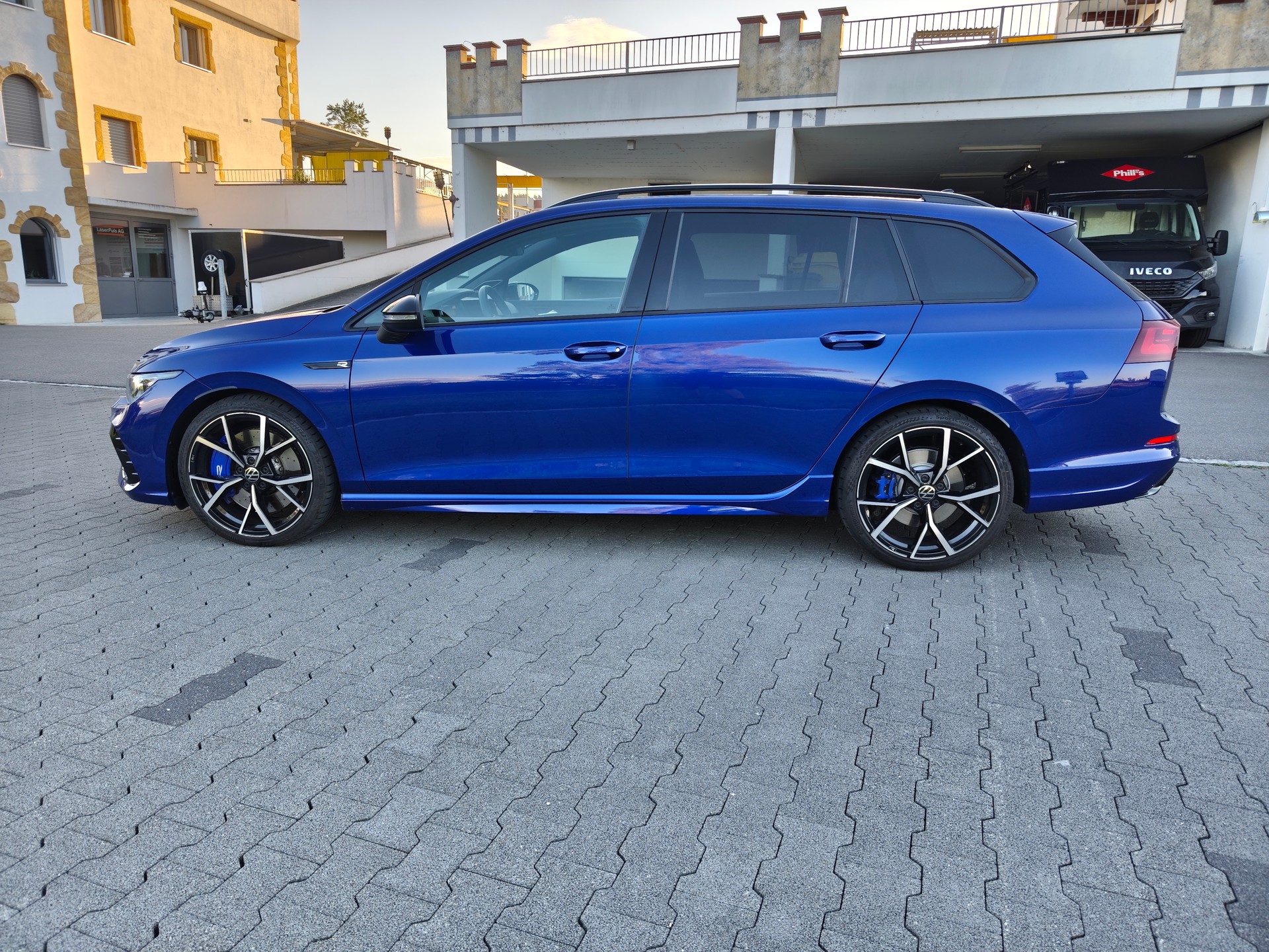 VW 2.0 TSI R DSG 4motion-image-7