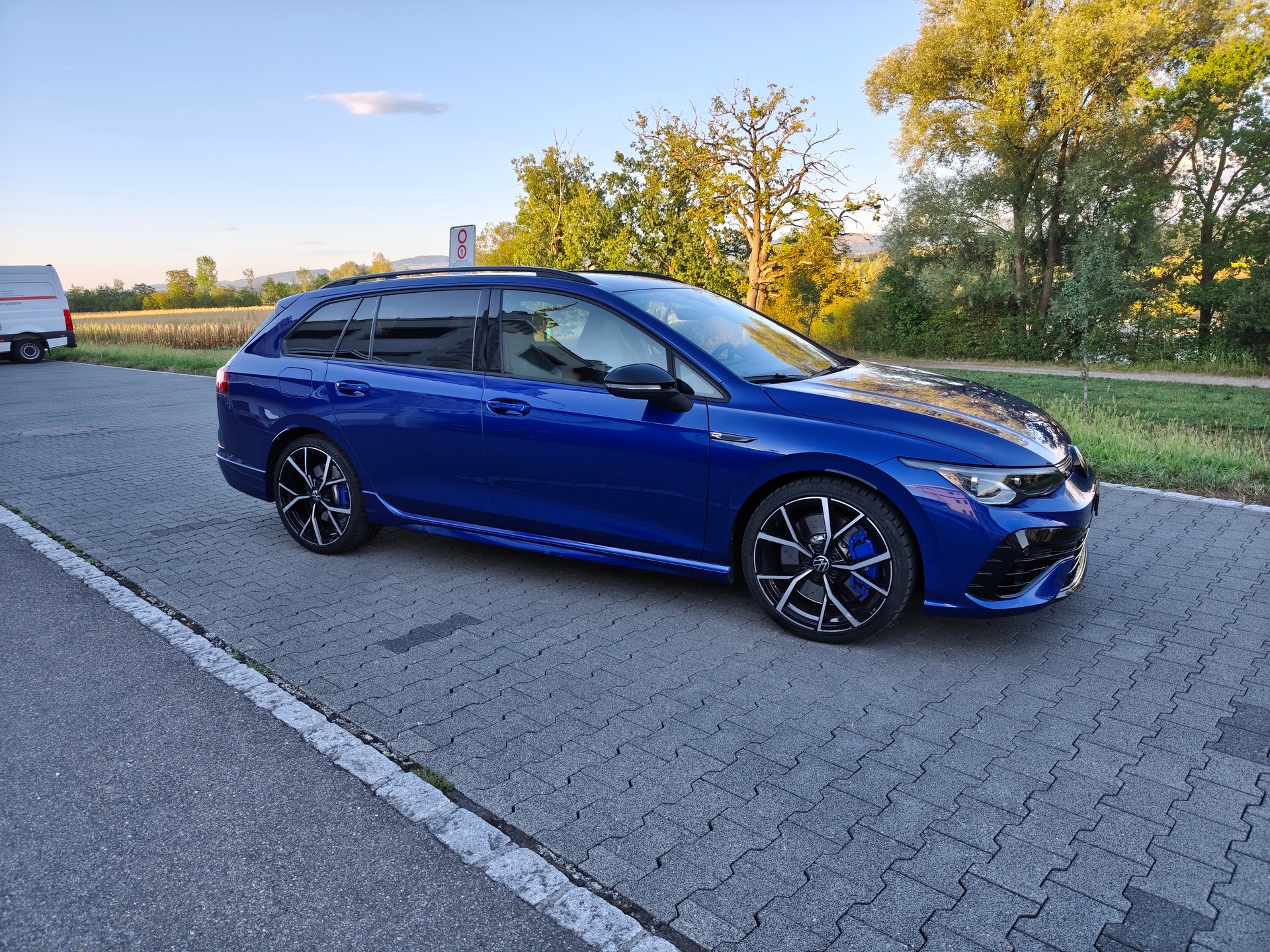VW 2.0 TSI R DSG 4motion-image-4