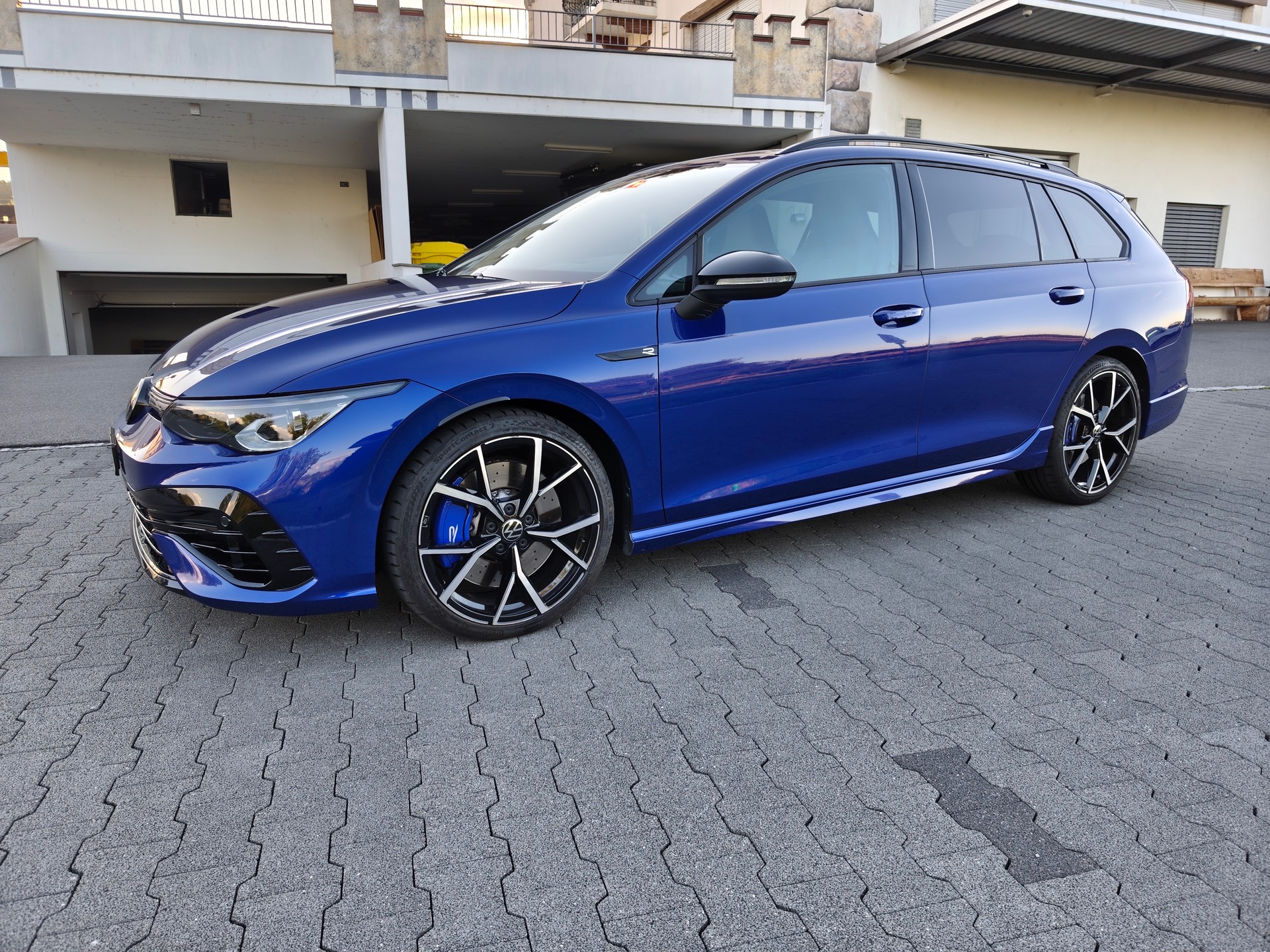 VW 2.0 TSI R DSG 4motion-image-0