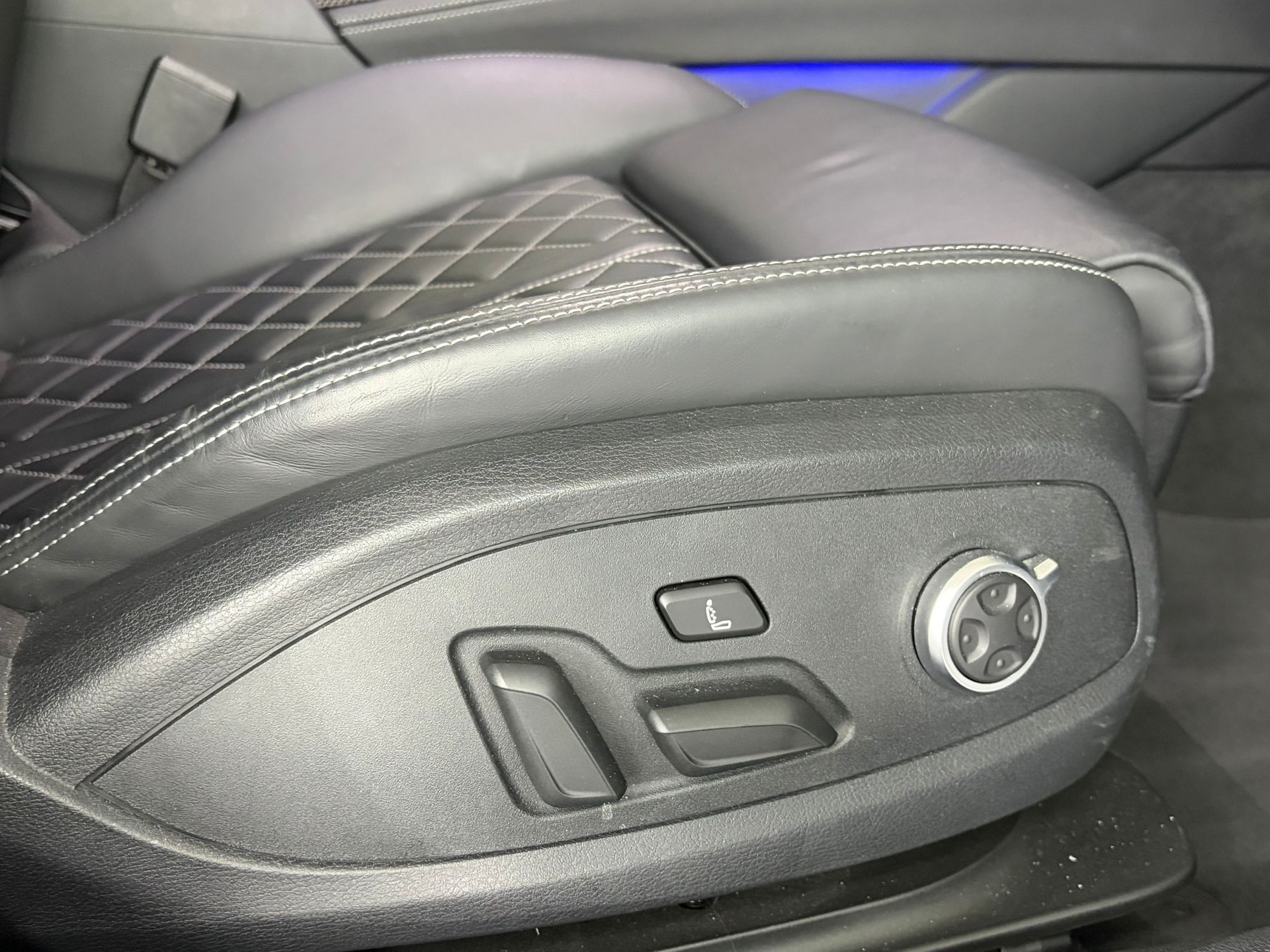 AUDI S4 Avant 3.0 TDI quattro tiptronic-image-16