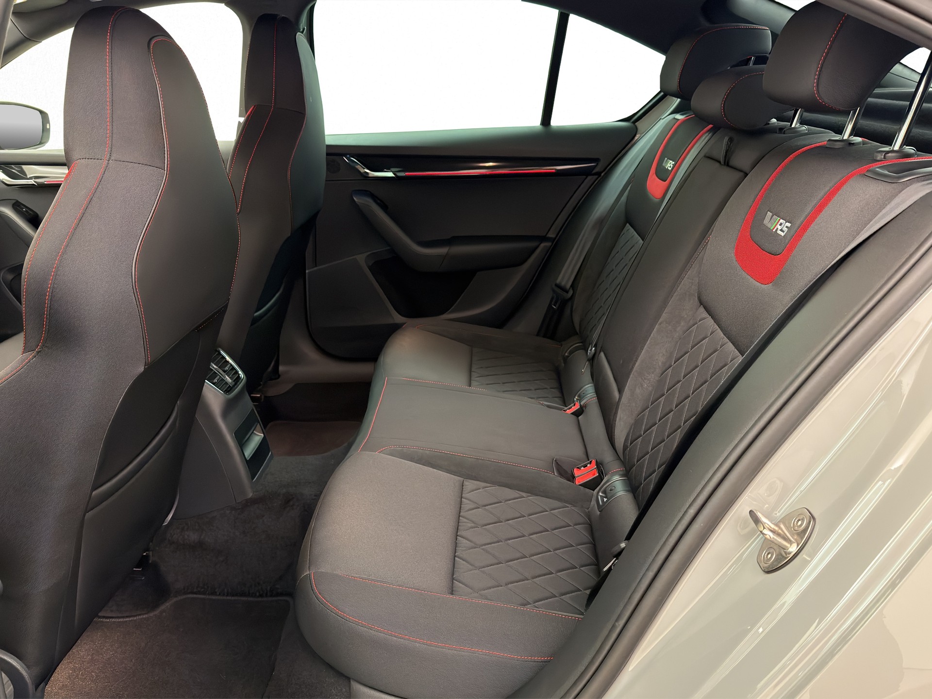 SKODA Octavia 2.0 TSI 245 RS DSG-image-11