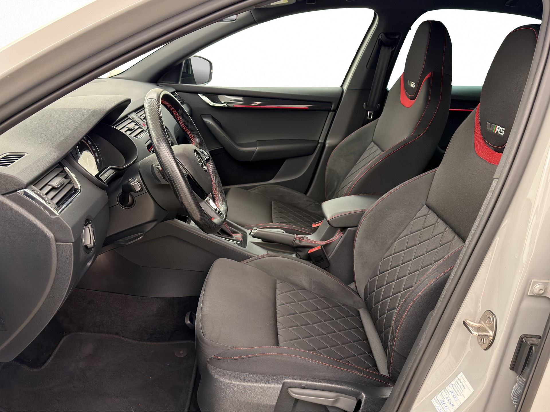 SKODA Octavia 2.0 TSI 245 RS DSG-image-6