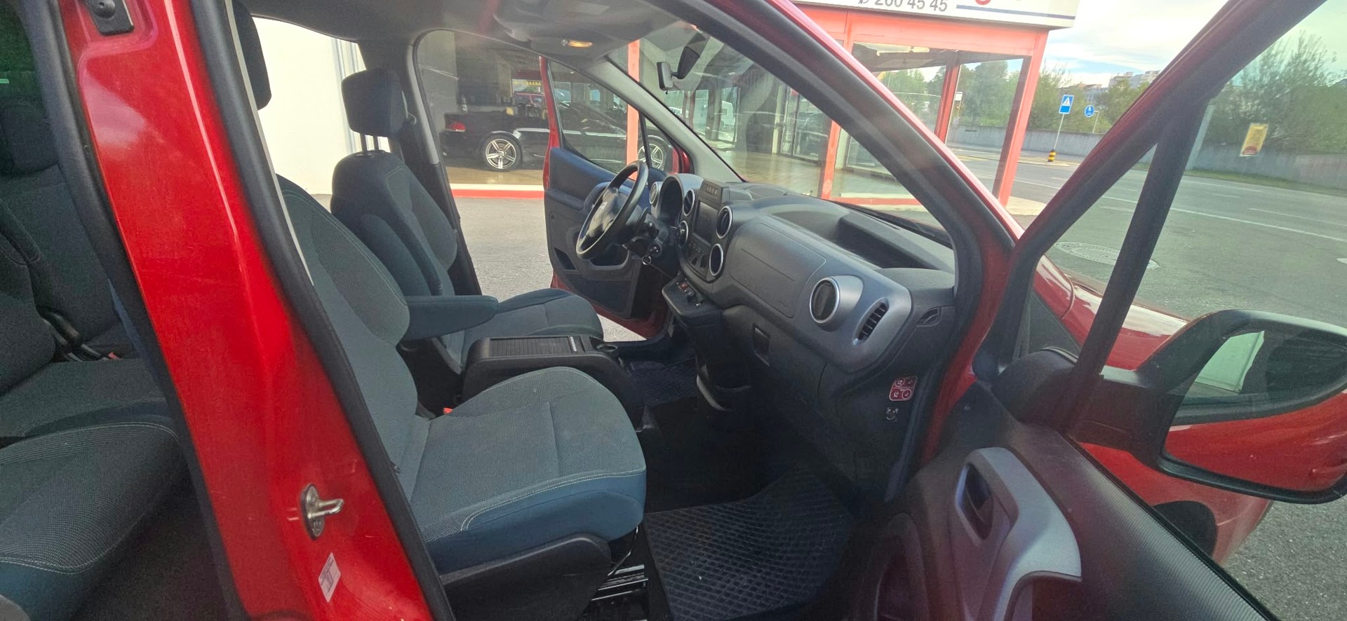 CITROEN Berlingo 1.6 BlueHDi Feel ETG6-image-6
