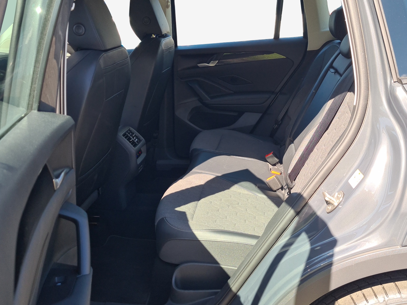 VW Tiguan 2.0 TSI DSG Life 4Motion-image-11