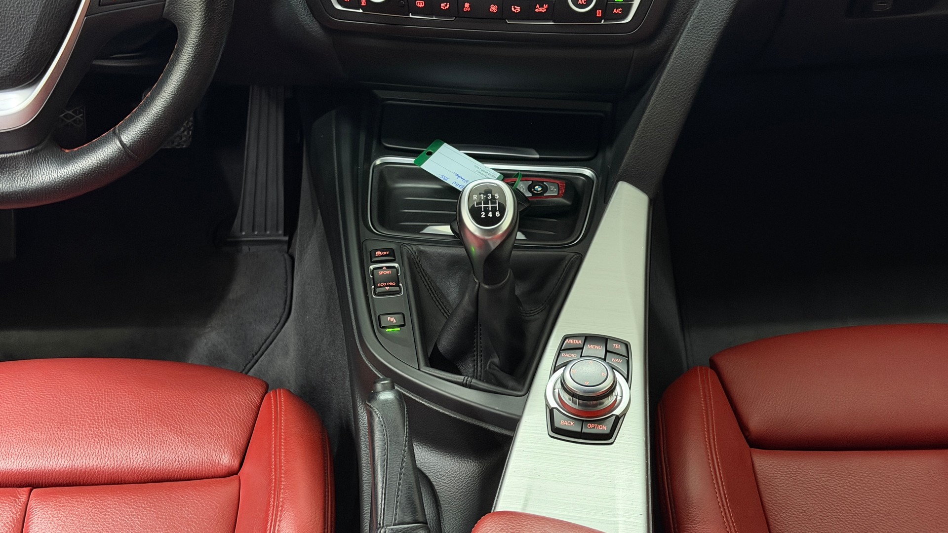 BMW 335i xDrive Sport Line-image-12