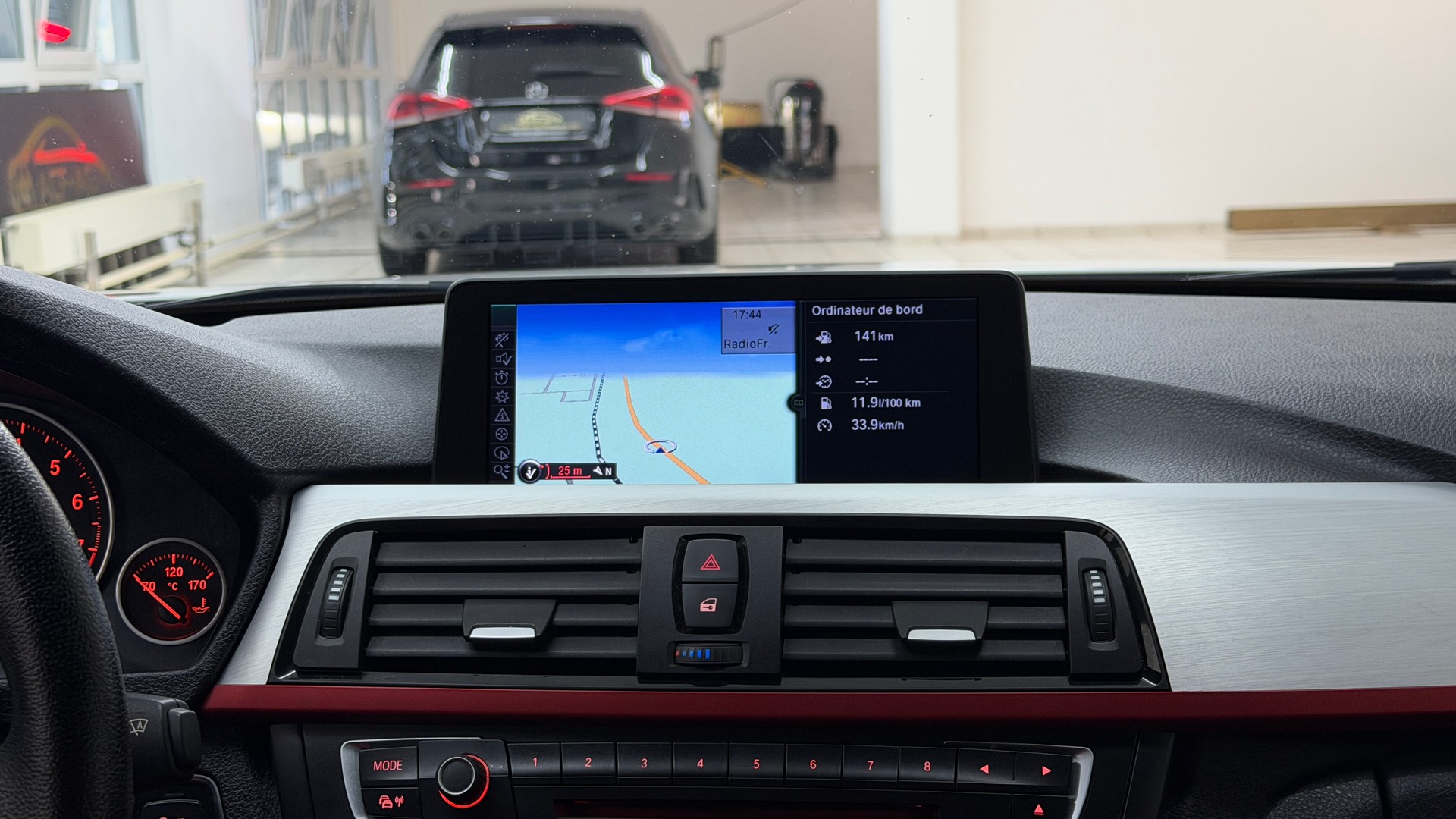 BMW 335i xDrive Sport Line-image-10