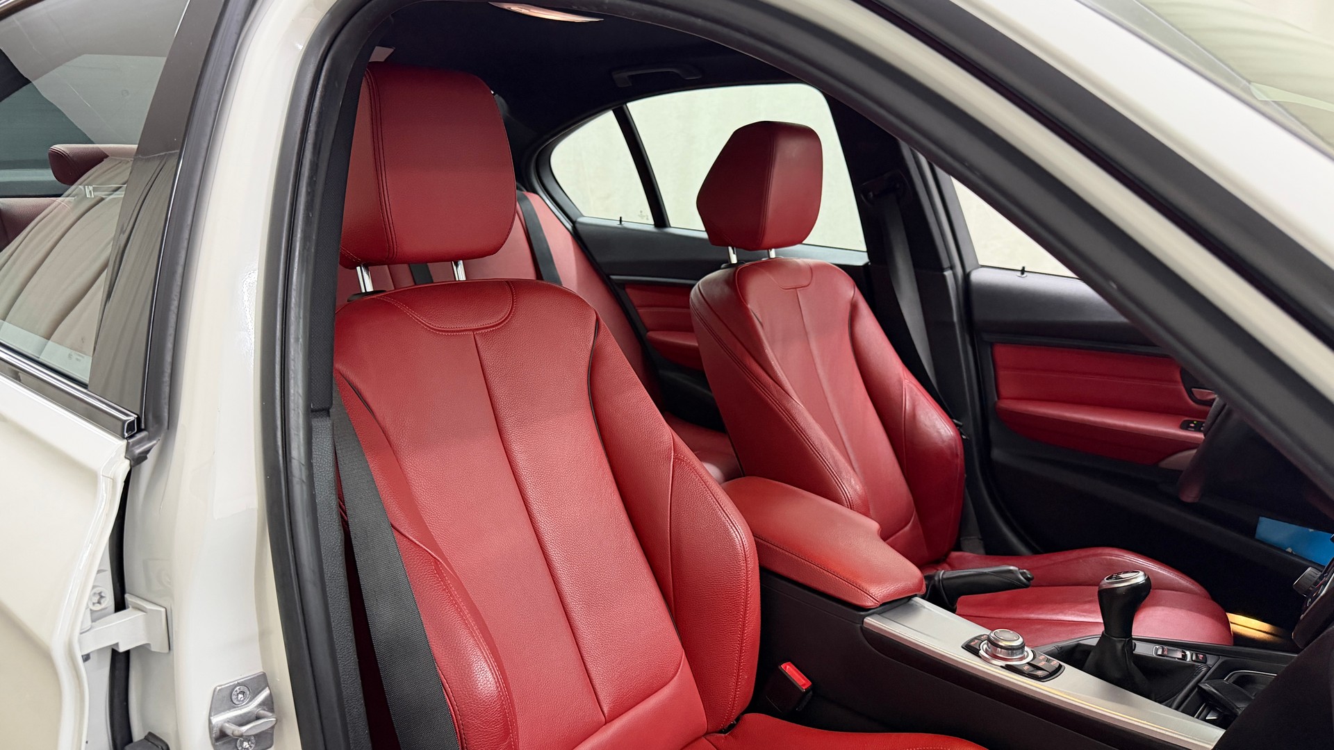 BMW 335i xDrive Sport Line-image-13