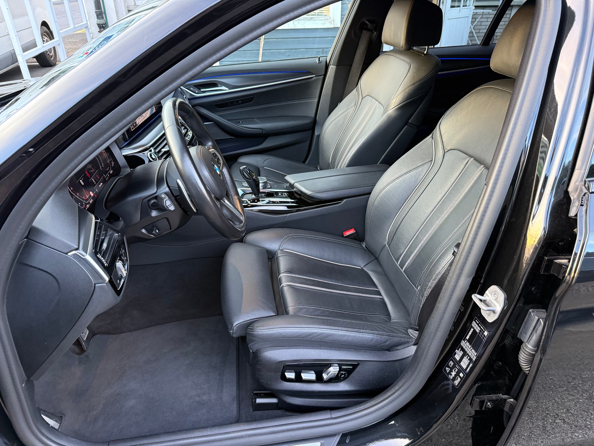 BMW 530i xDrive SAG Touring-image-7
