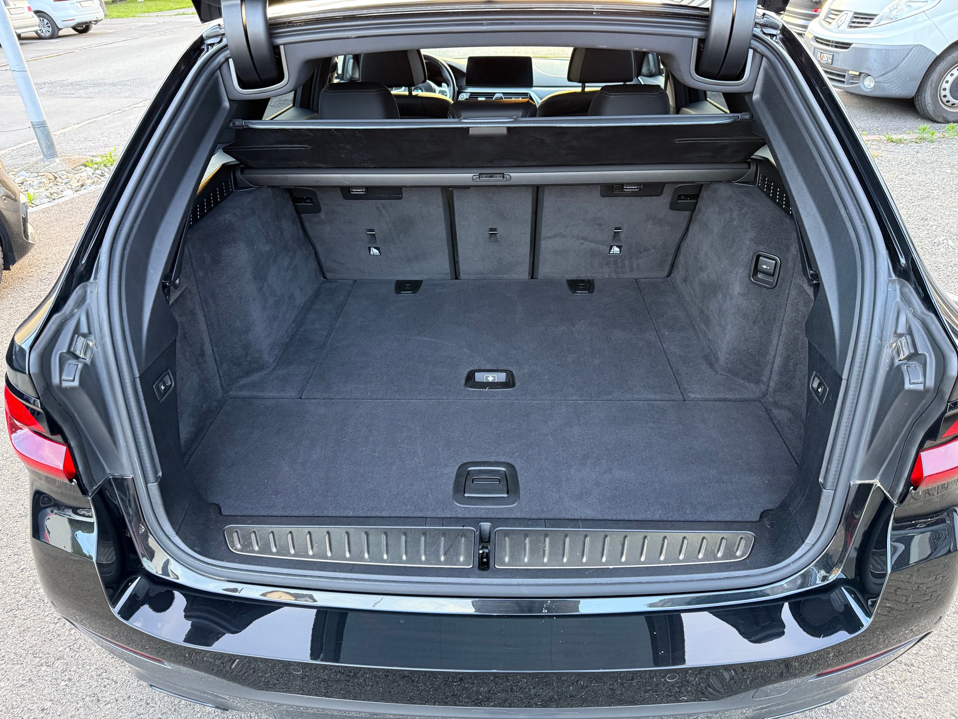BMW 530i xDrive SAG Touring-image-11