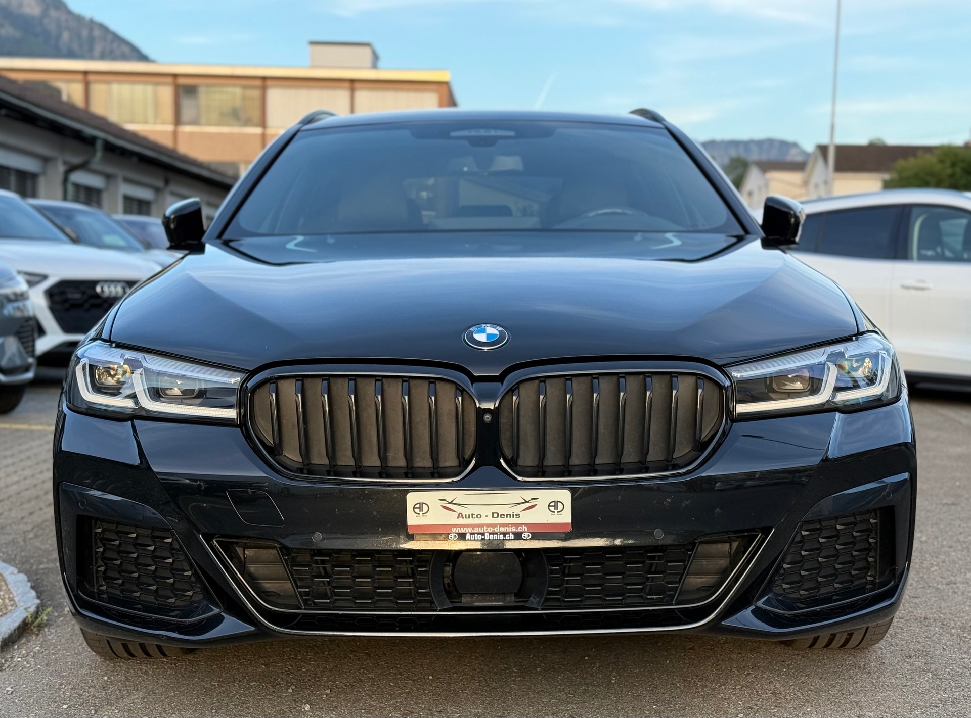 BMW 530i xDrive SAG Touring-showroom-element-1