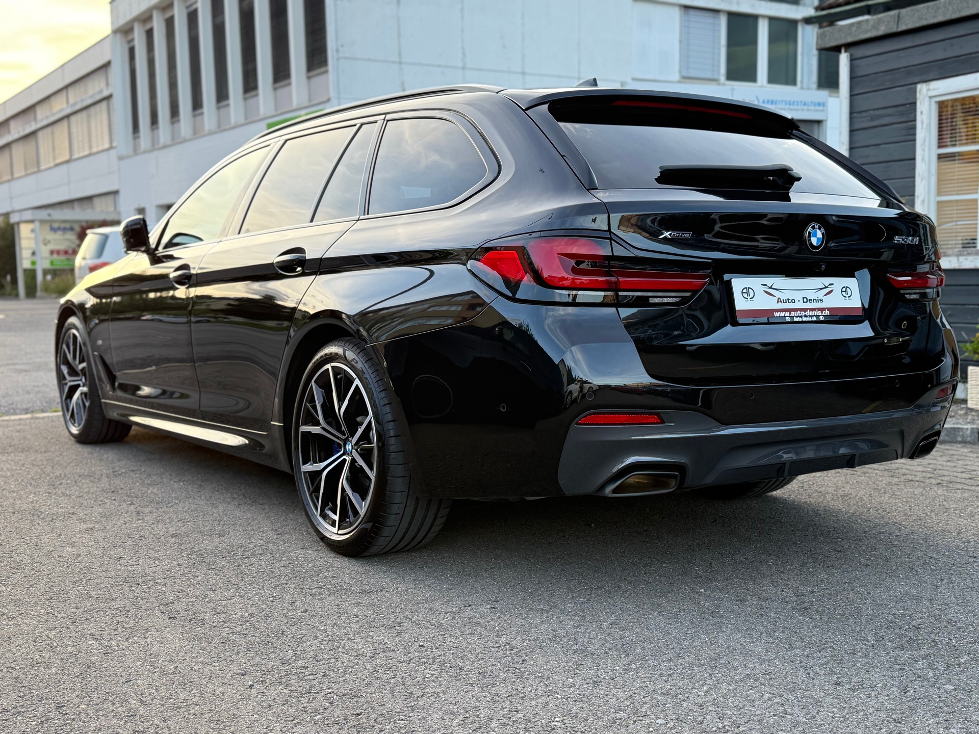 BMW 530i xDrive SAG Touring-image-5