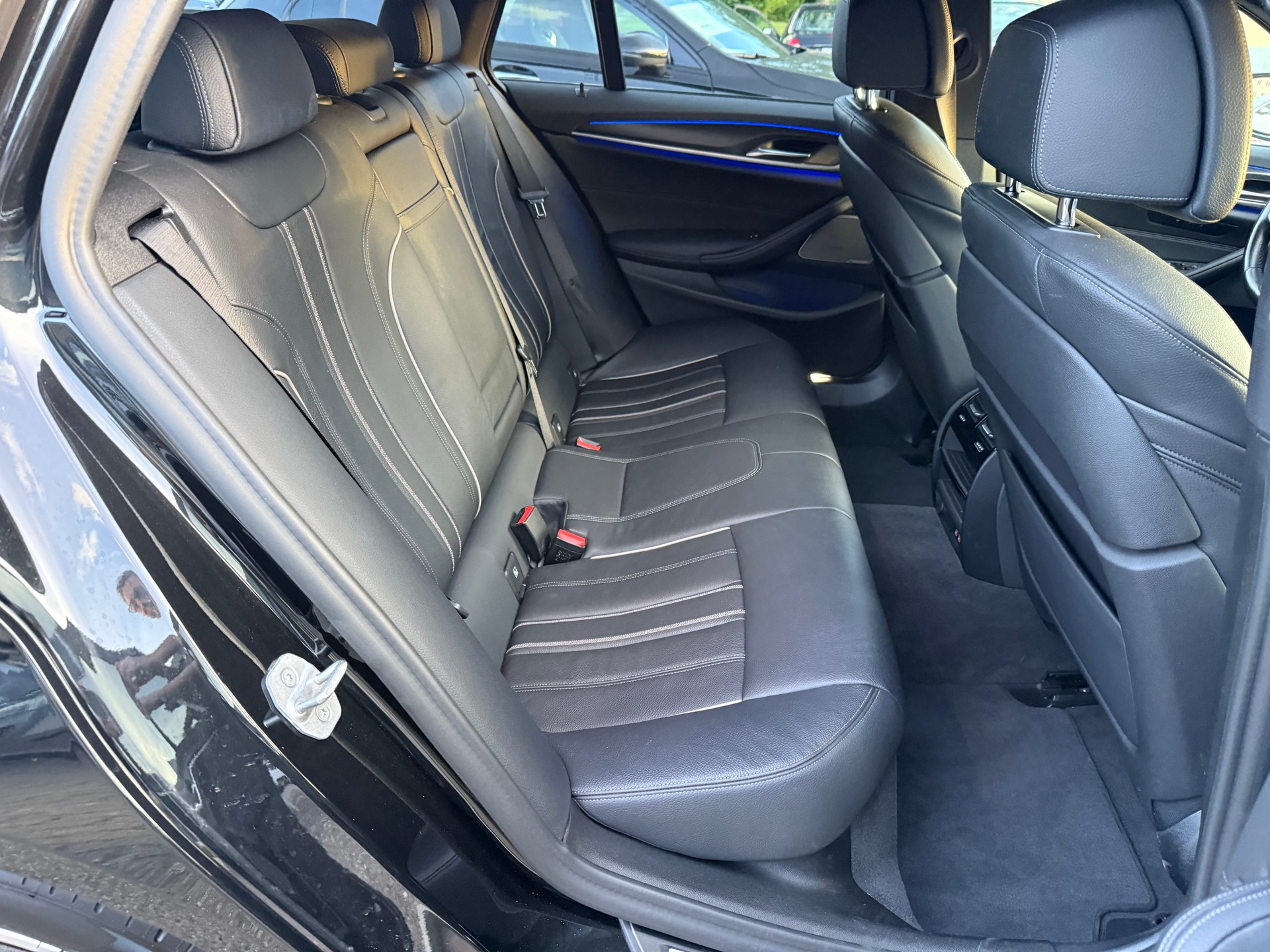 BMW 530i xDrive SAG Touring-image-14