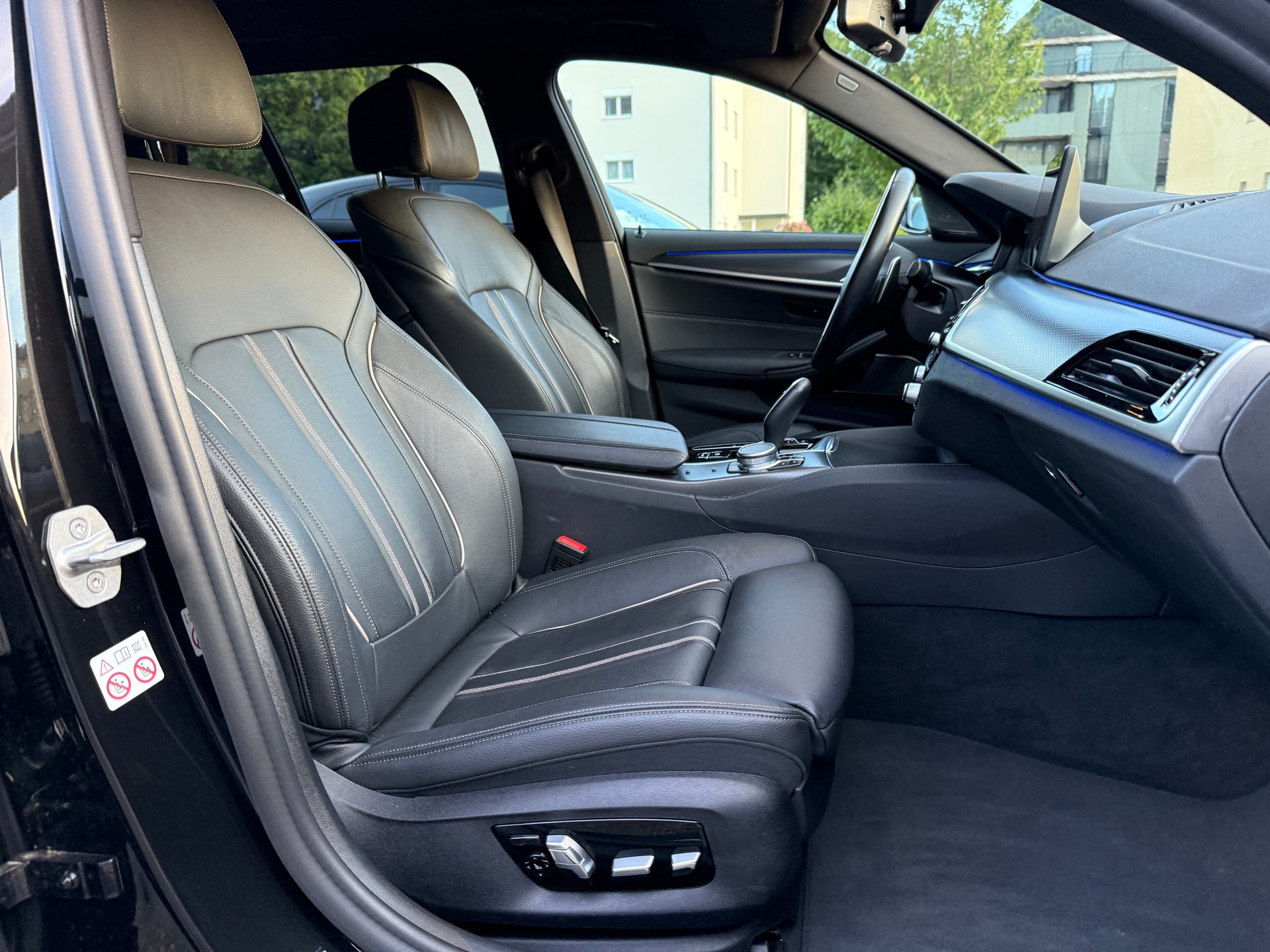 BMW 530i xDrive SAG Touring-image-19