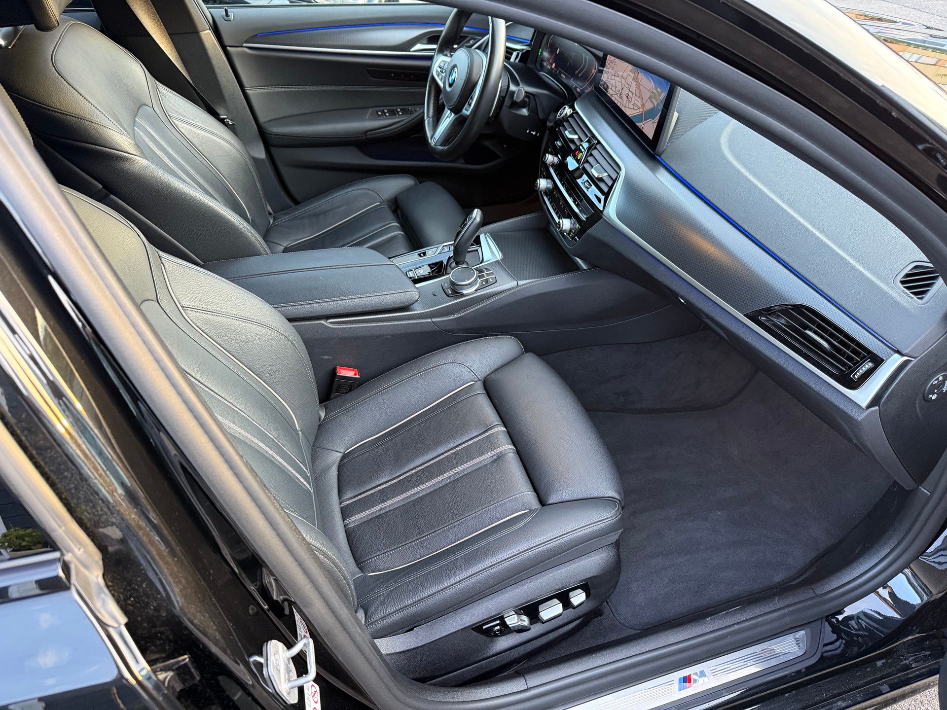 BMW 530i xDrive SAG Touring-image-17