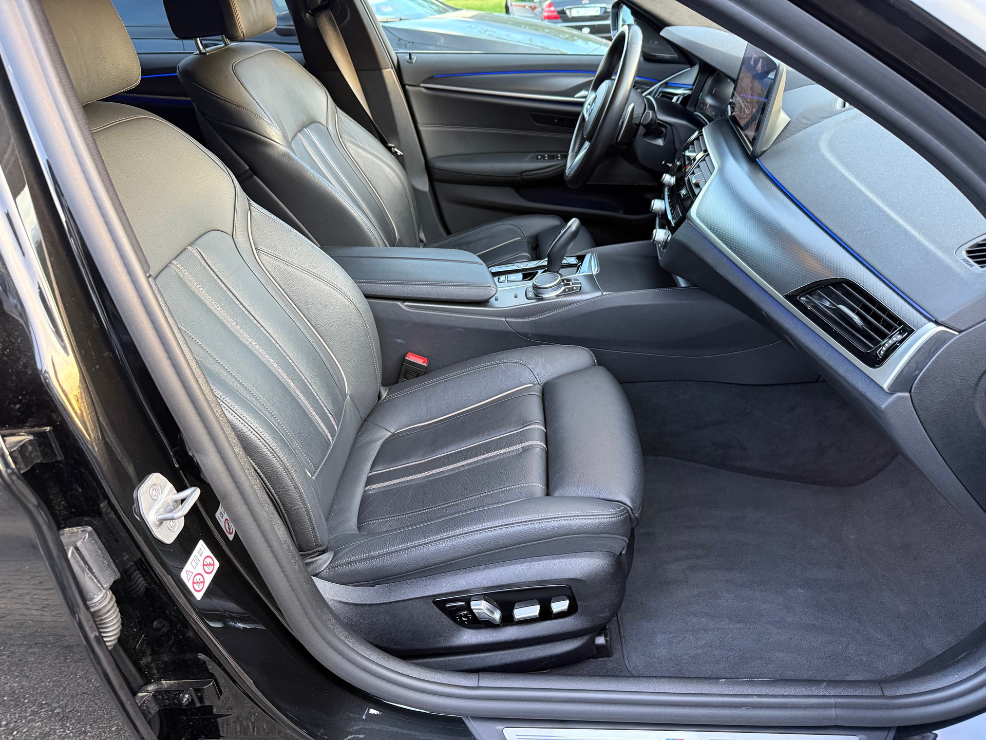 BMW 530i xDrive SAG Touring-image-18