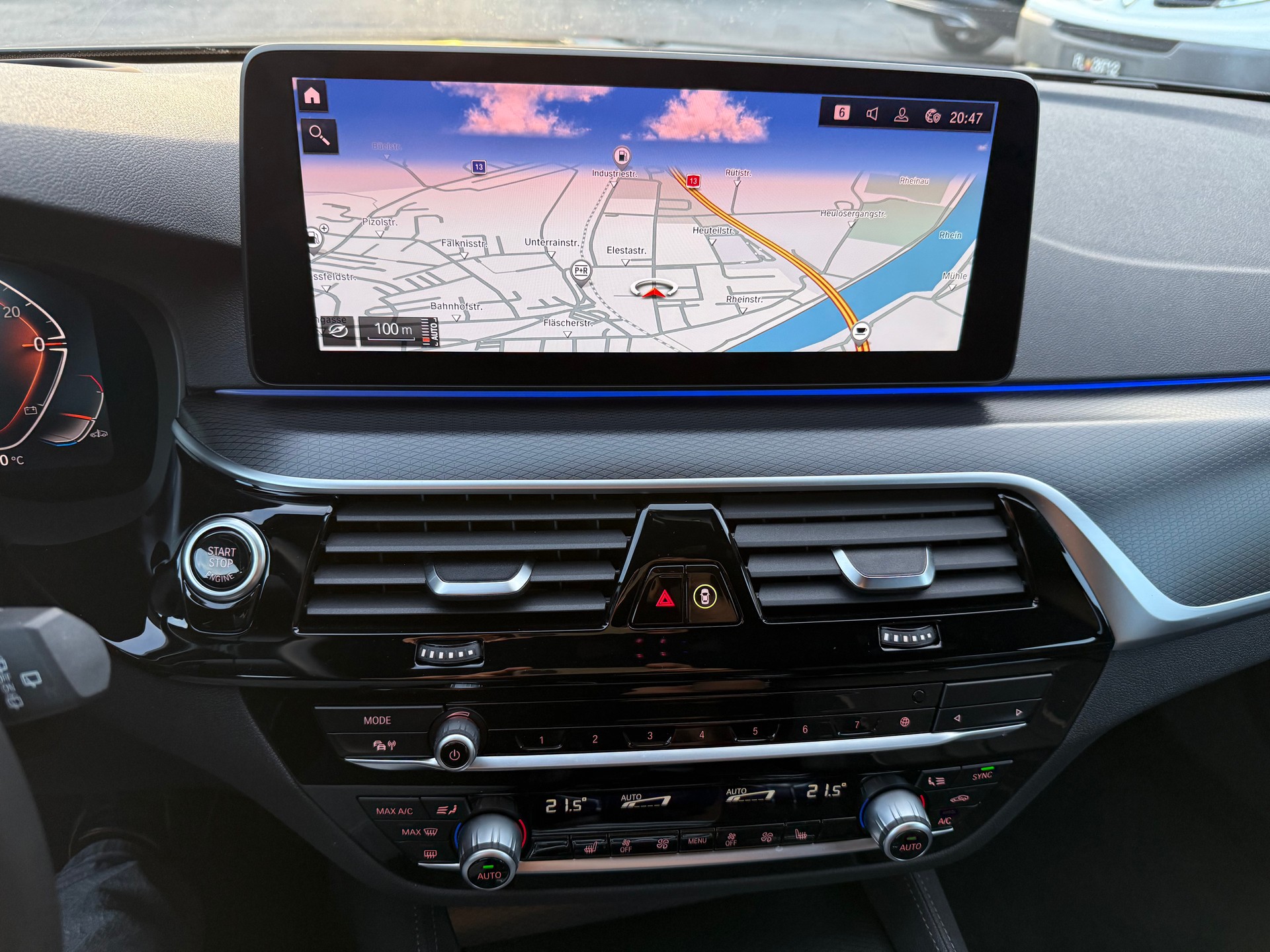 BMW 530i xDrive SAG Touring-image-21