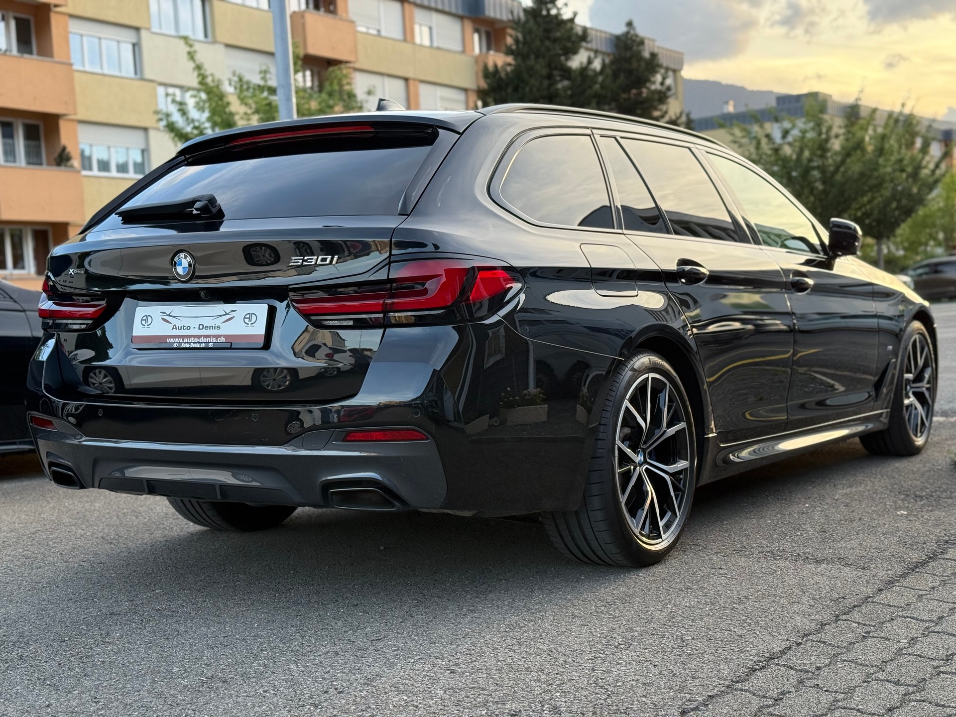 BMW 530i xDrive SAG Touring-showroom-element-3