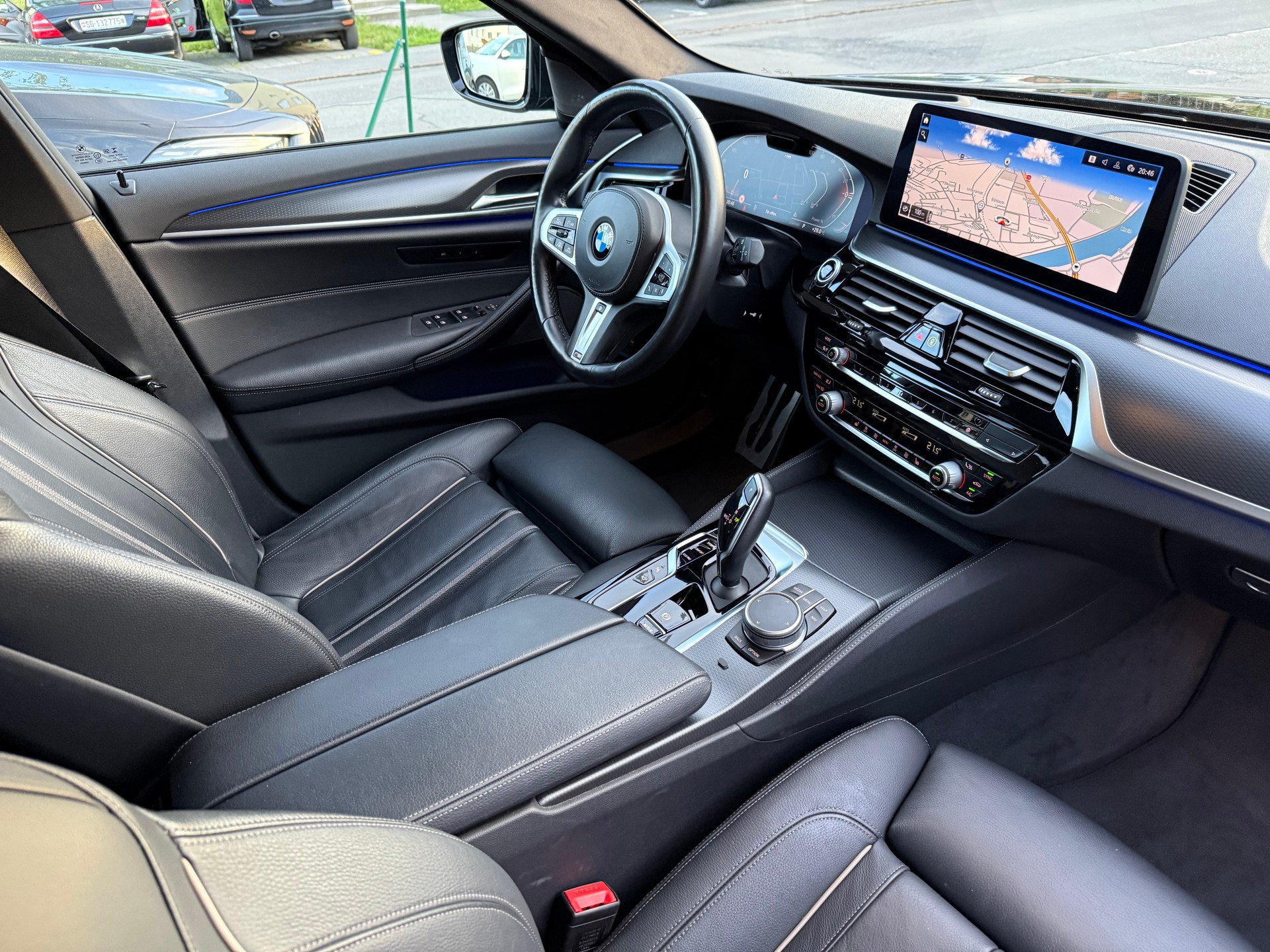 BMW 530i xDrive SAG Touring-image-20