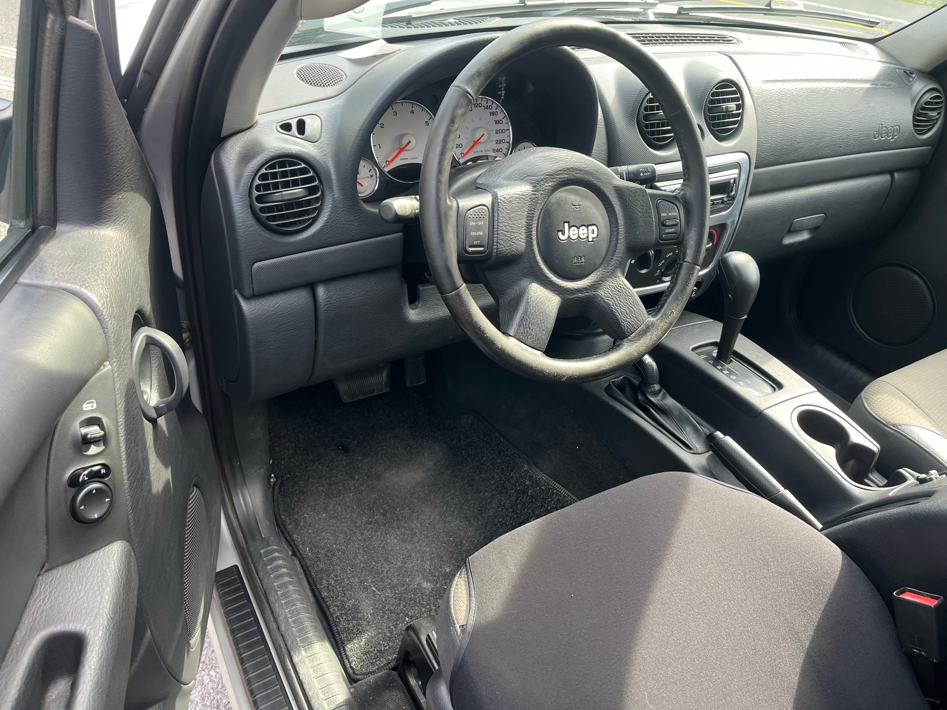 JEEP Cherokee 3.7 Extreme Sport-image-9