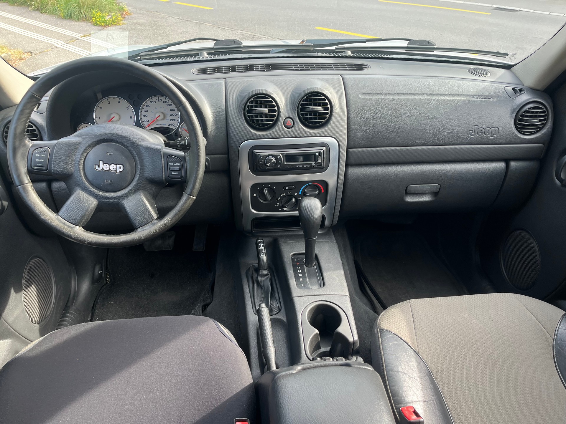 JEEP Cherokee 3.7 Extreme Sport-image-8