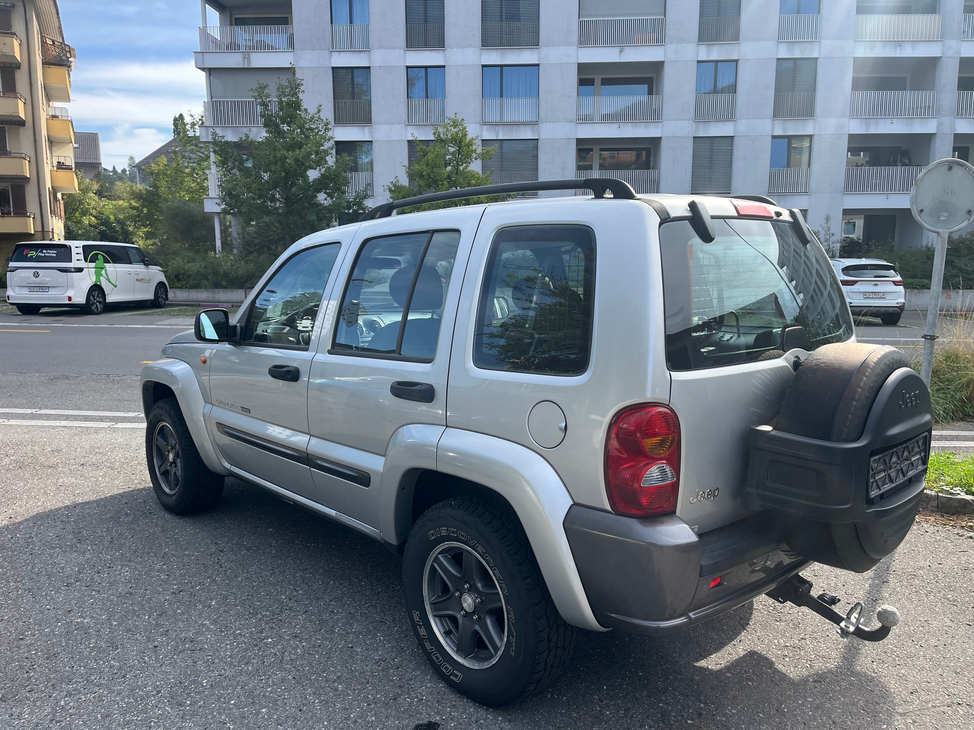 JEEP Cherokee 3.7 Extreme Sport-image-2