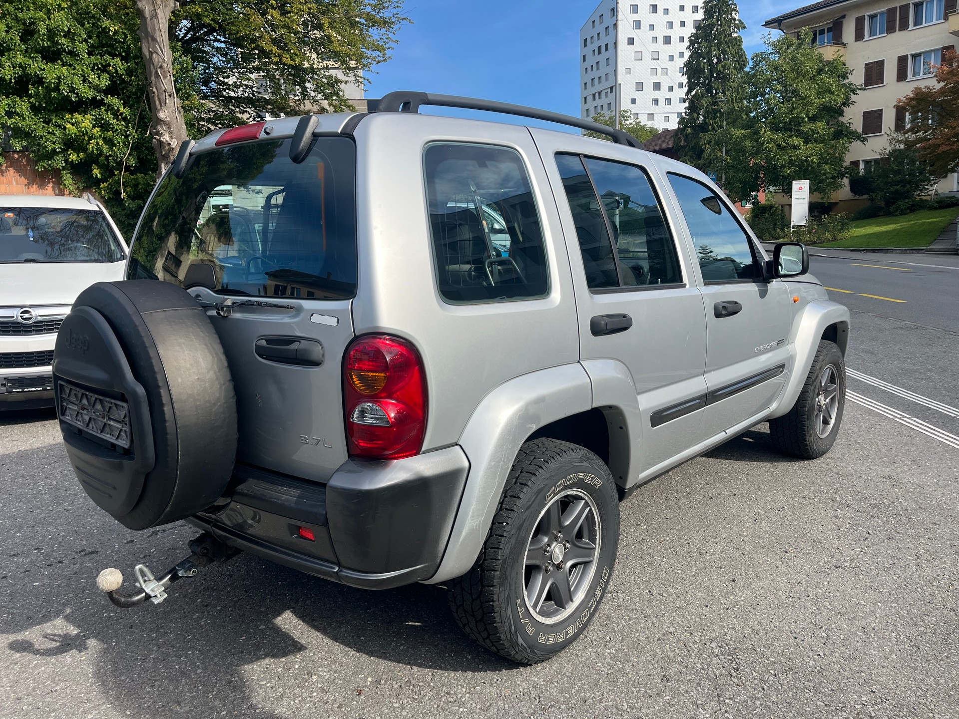 JEEP Cherokee 3.7 Extreme Sport-image-4