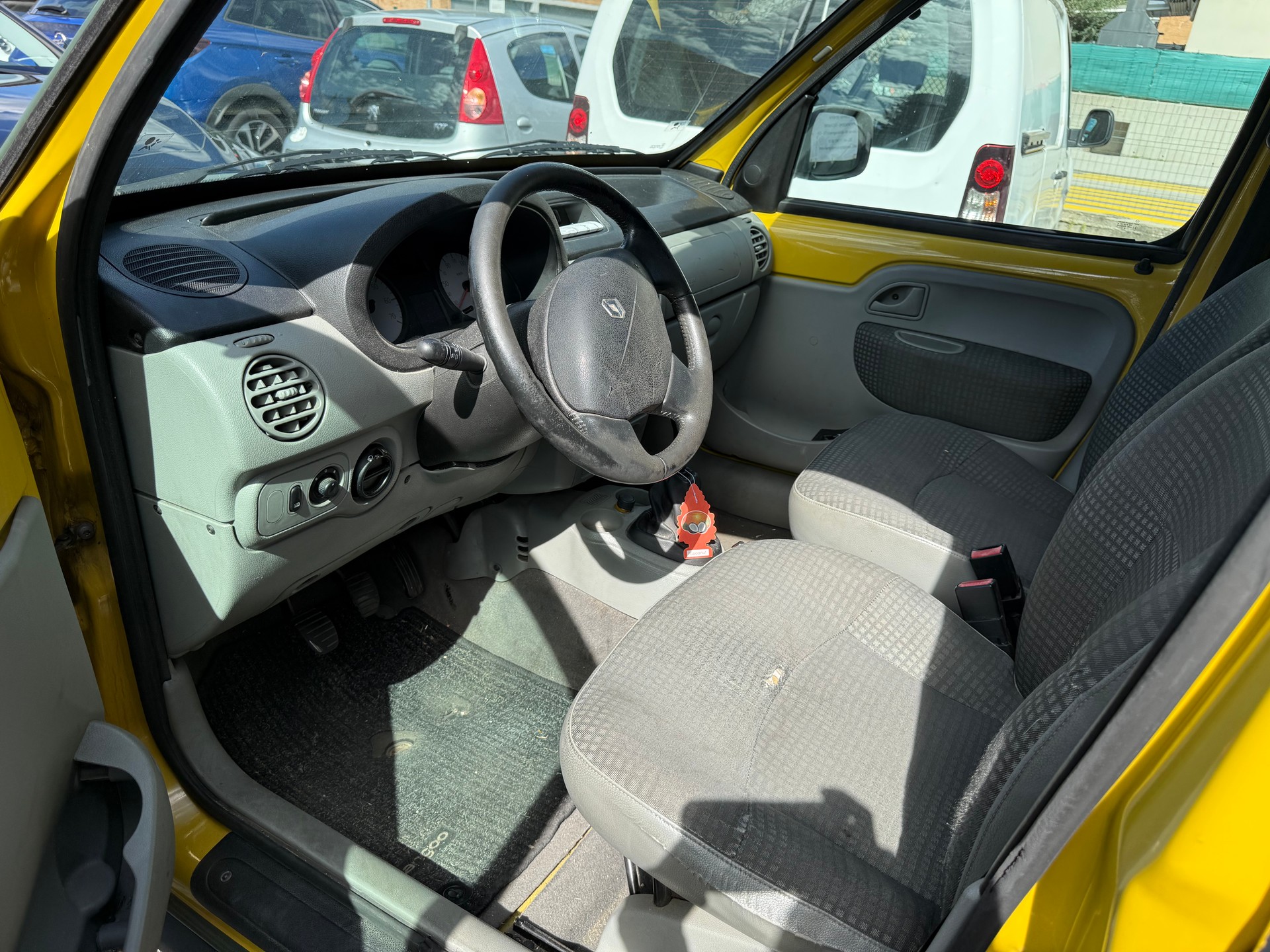 RENAULT Kangoo 1.6 16V Privilège 4x4-image-7