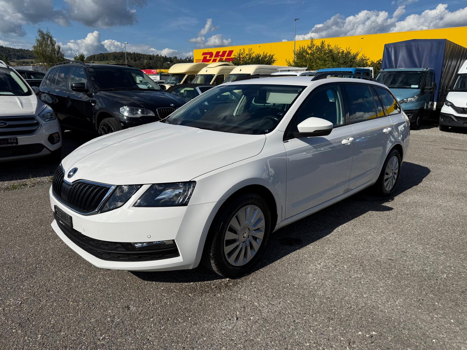 SKODA Octavia Combi 1.6 TDI Clever DSG-image-0