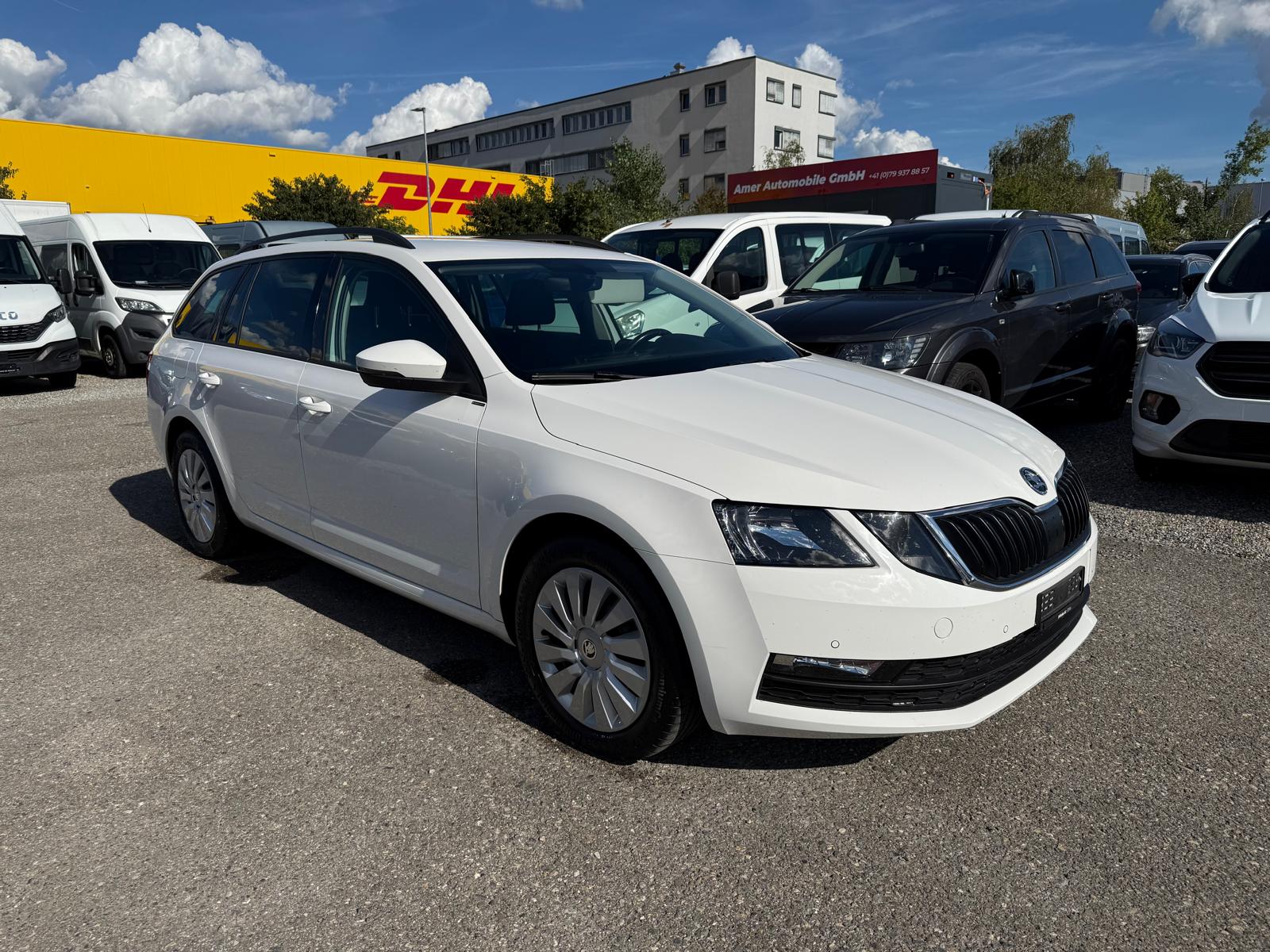 SKODA Octavia Combi 1.6 TDI Clever DSG-image-2