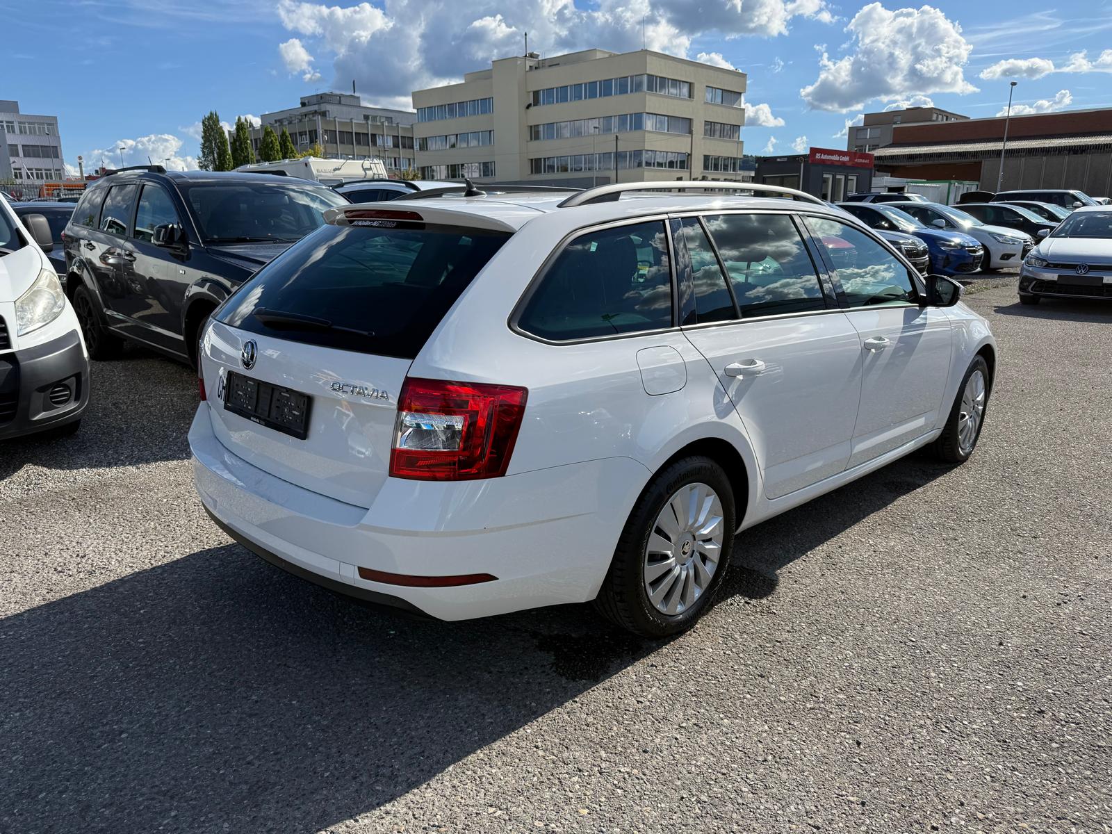 SKODA Octavia Combi 1.6 TDI Clever DSG-image-5