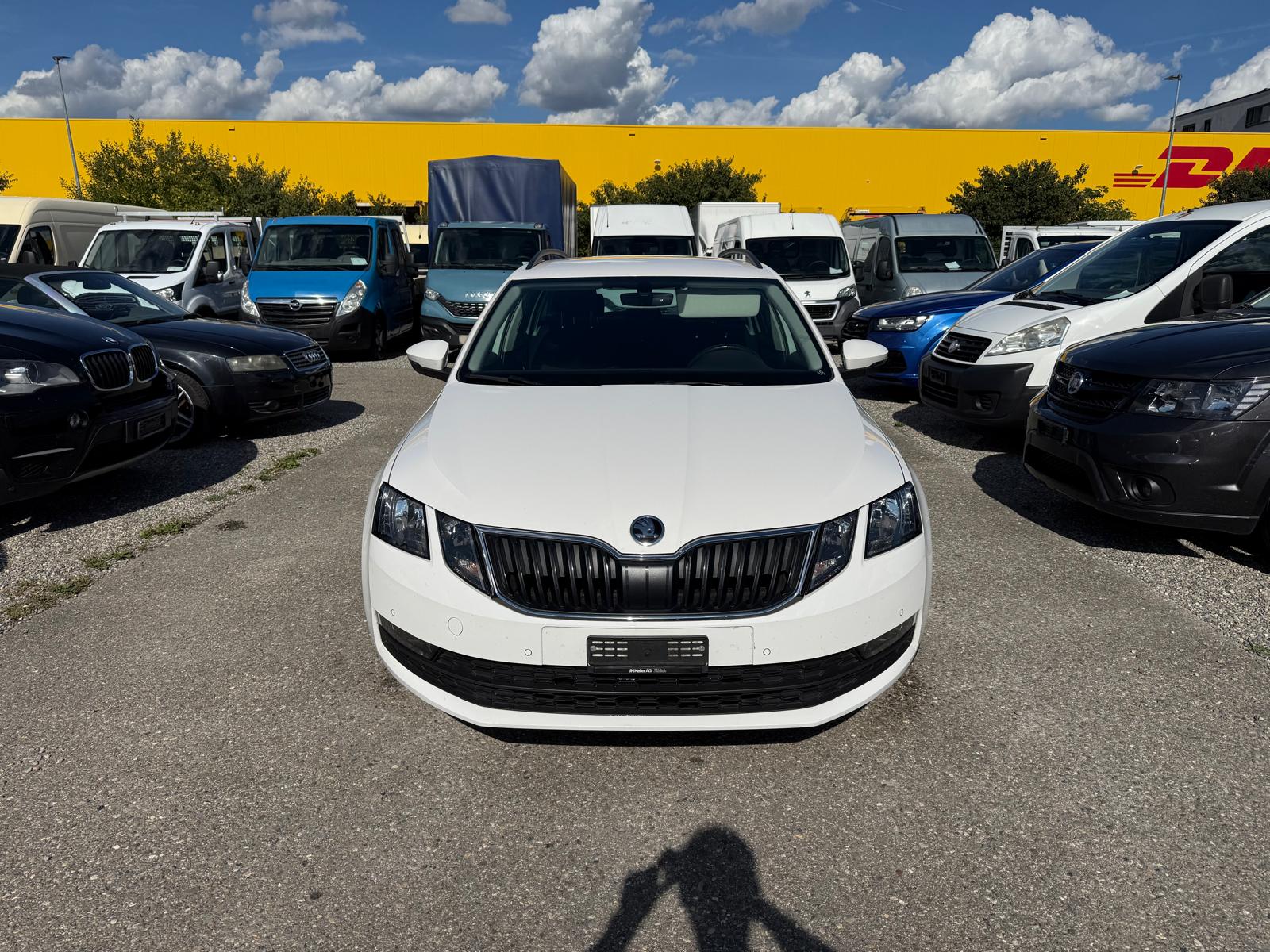 SKODA Octavia Combi 1.6 TDI Clever DSG-image-1